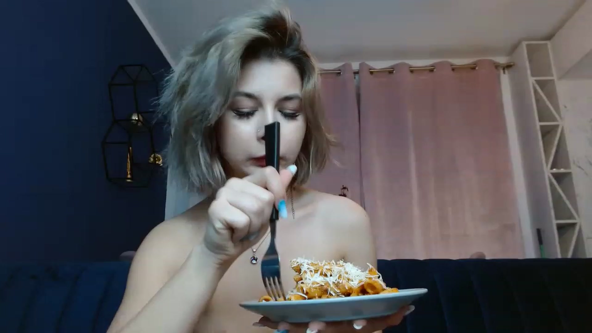 Gallery image thumbnail from DavinaDevine1's myfreecams stream on, 03/30/2023, 24:04 image 16 of 20