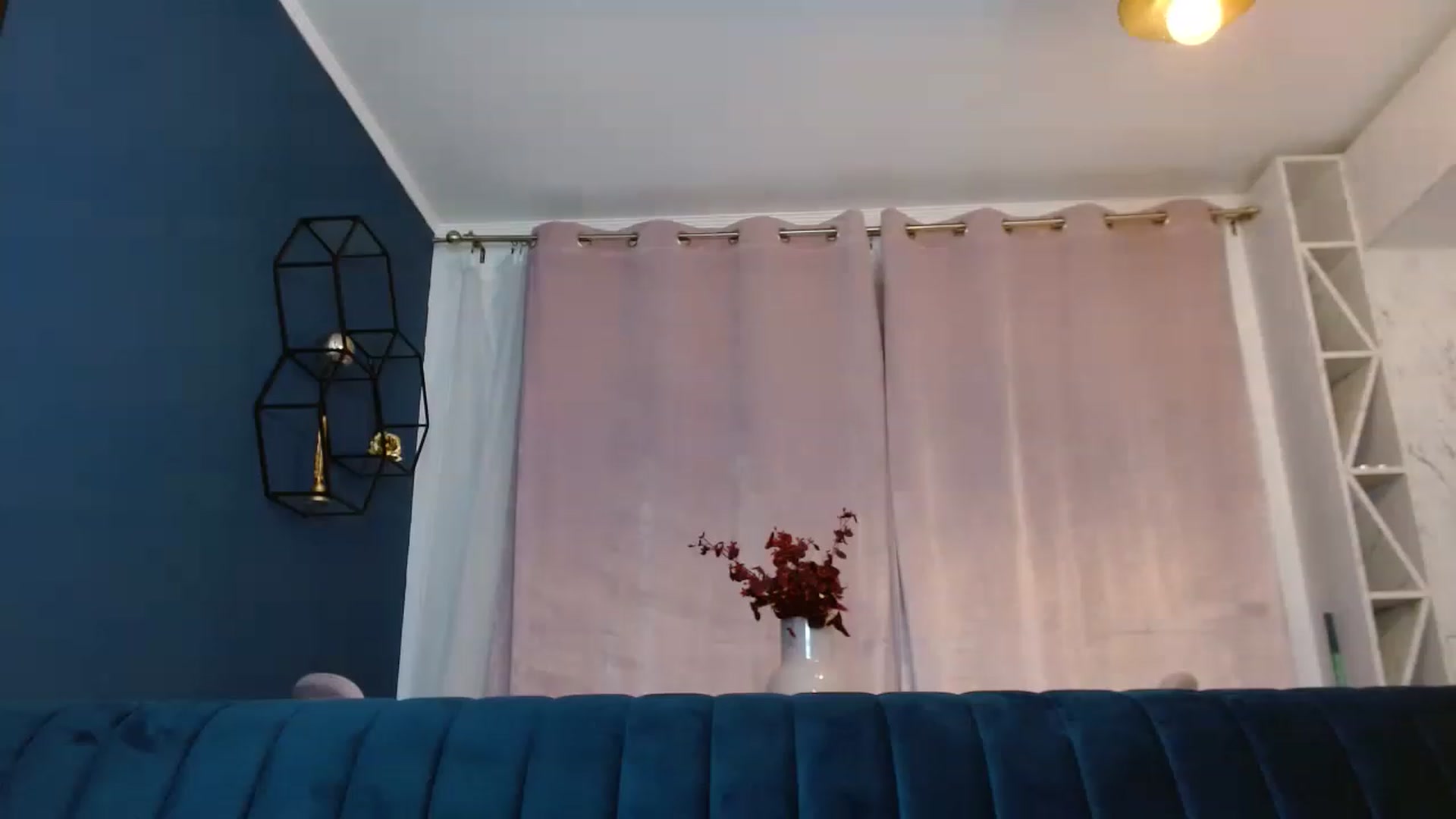 Gallery image thumbnail from DavinaDevine1's myfreecams stream on, 03/30/2023, 24:04 image 14 of 20