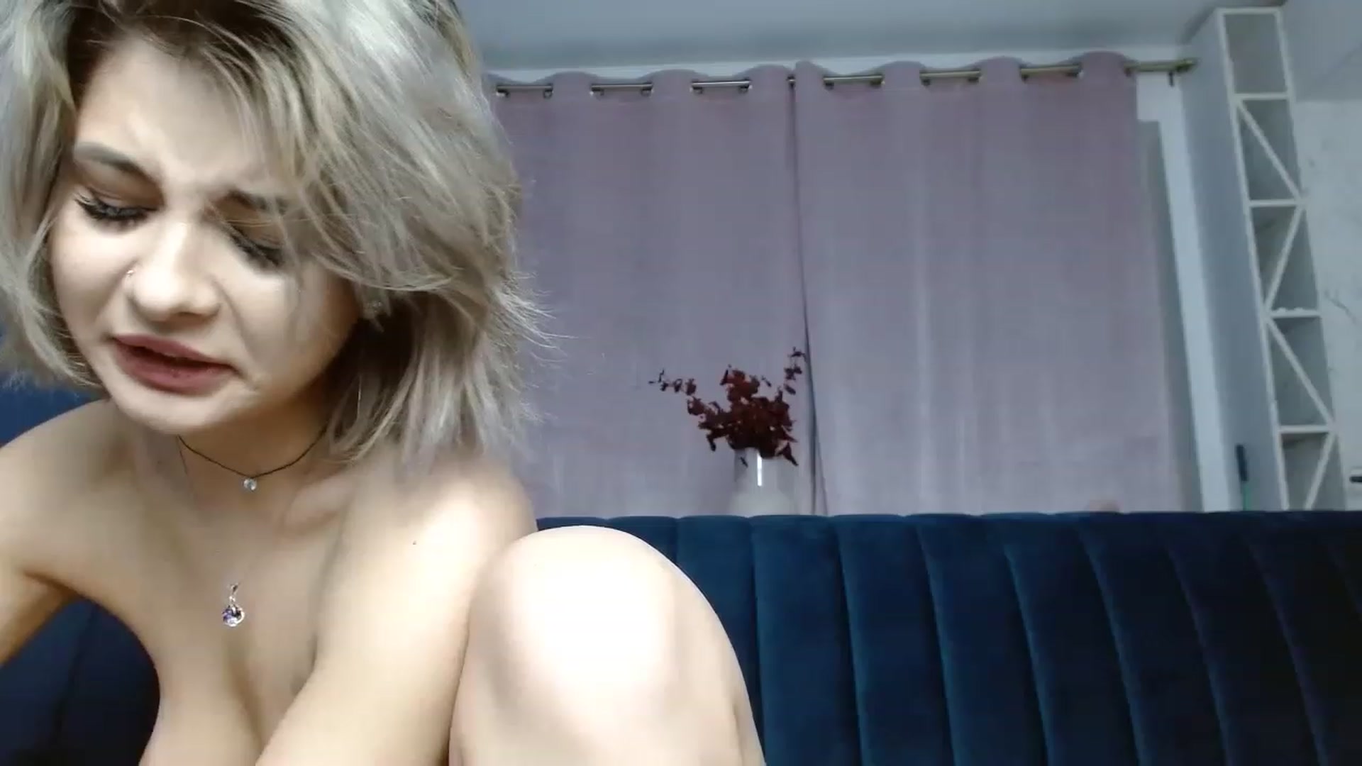 Gallery image thumbnail from DavinaDevine1's myfreecams stream on, 03/31/2023, 01:10 image 9 of 20