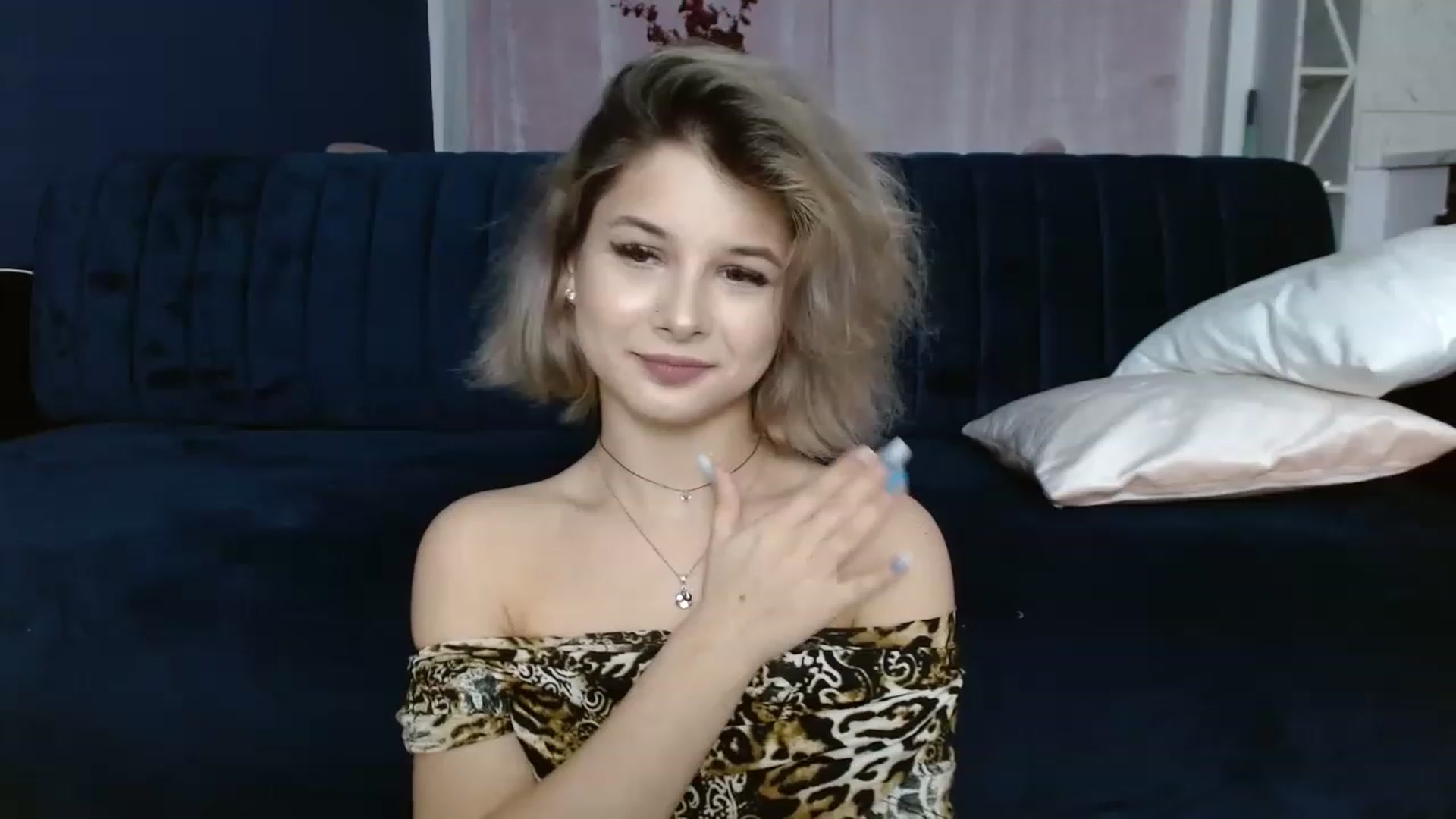 Gallery image thumbnail from DavinaDevine1's myfreecams stream on, 04/07/2023, 20:35 image 4 of 20