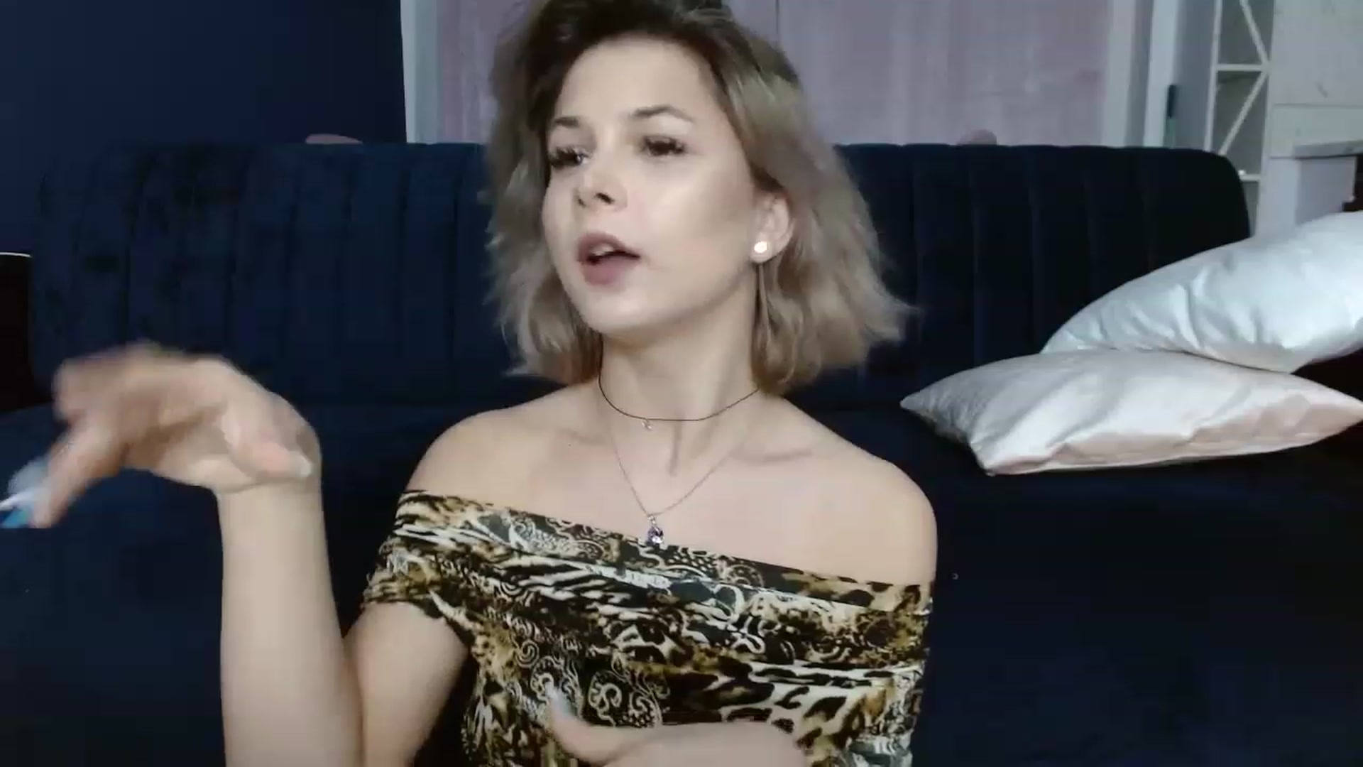 Gallery image thumbnail from DavinaDevine1's myfreecams stream on, 04/07/2023, 20:35 image 7 of 20
