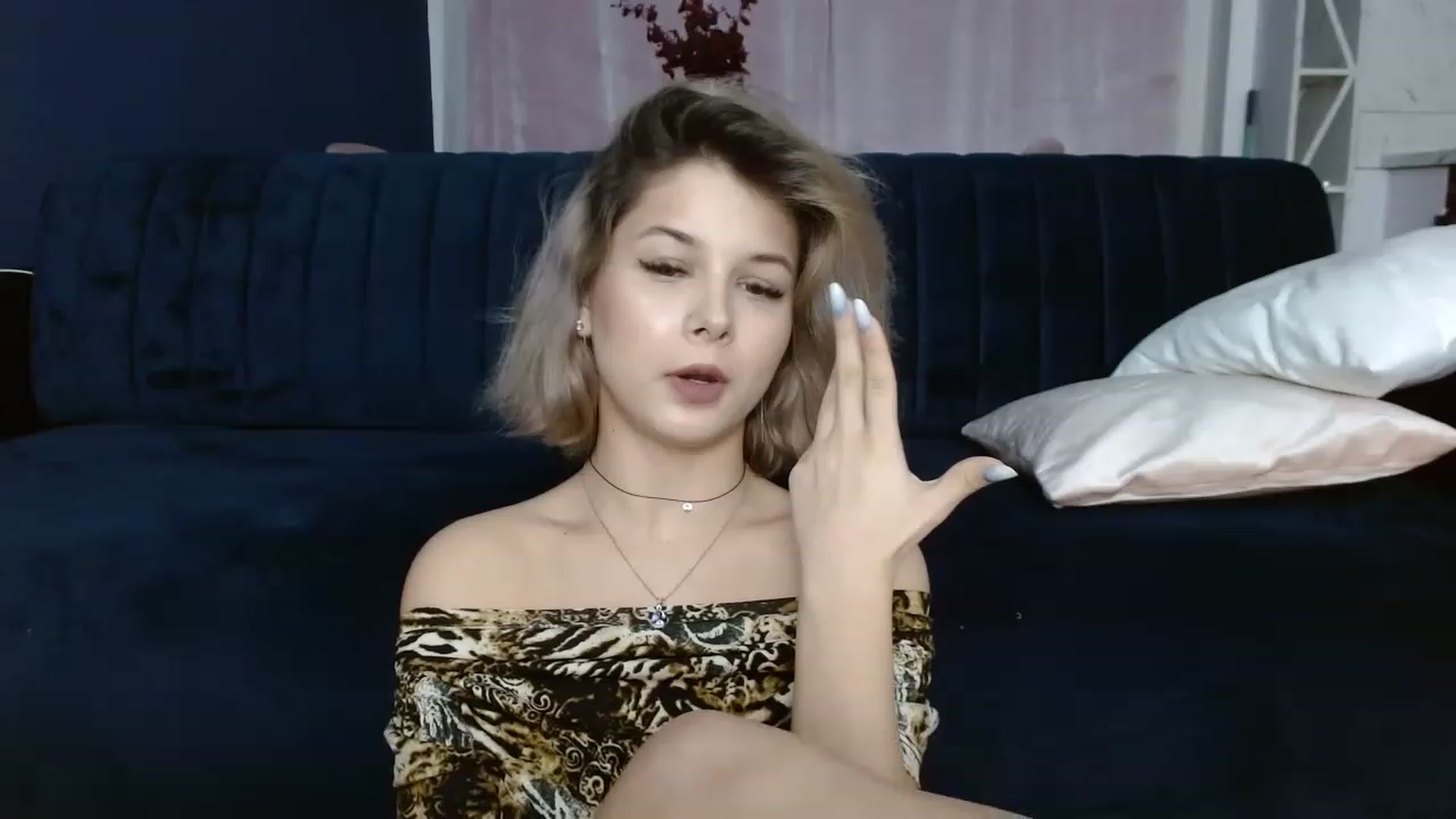 Gallery image thumbnail from DavinaDevine1's myfreecams stream on, 04/07/2023, 20:35 image 15 of 20