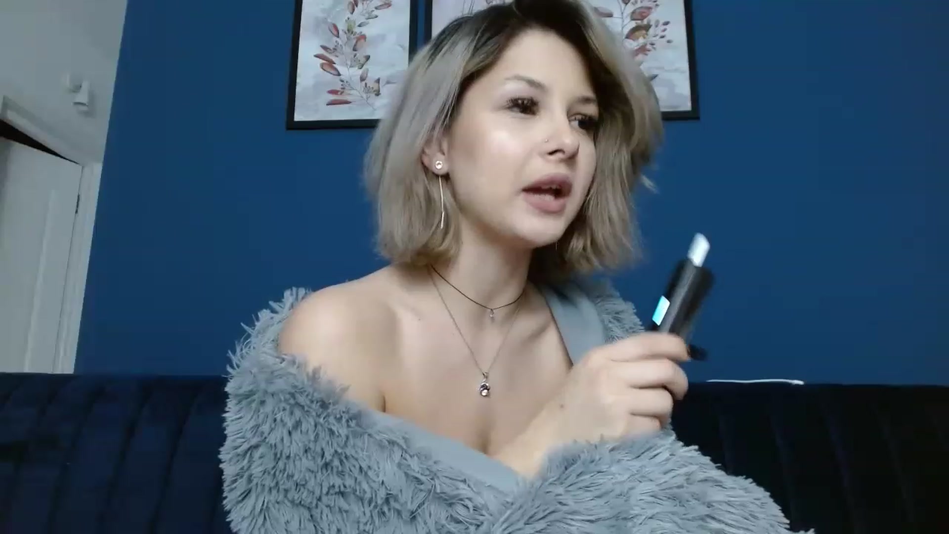 Gallery image thumbnail from DavinaDevine1's myfreecams stream on, 04/23/2023, 19:25 image 13 of 20
