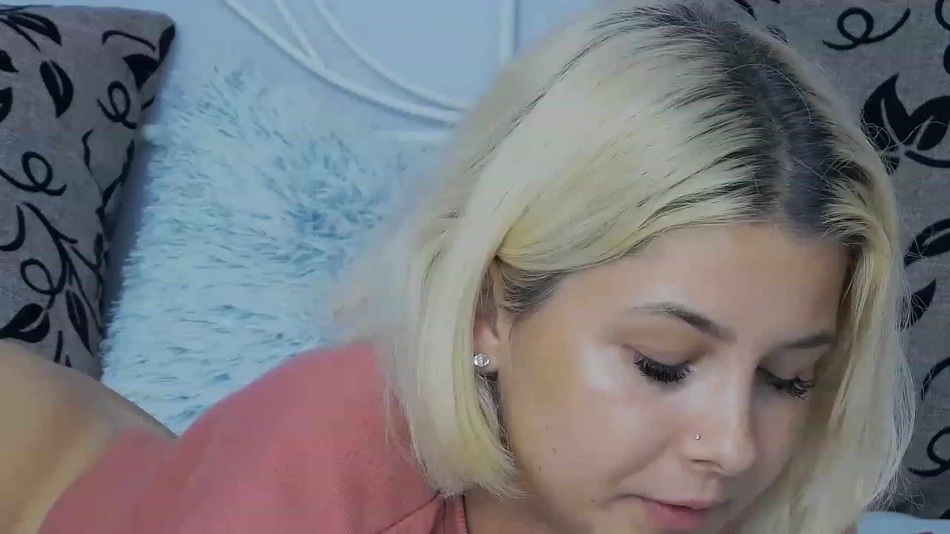 Gallery image thumbnail from DavinaDevine1's myfreecams stream on, 06/14/2023, 24:02 image 17 of 20