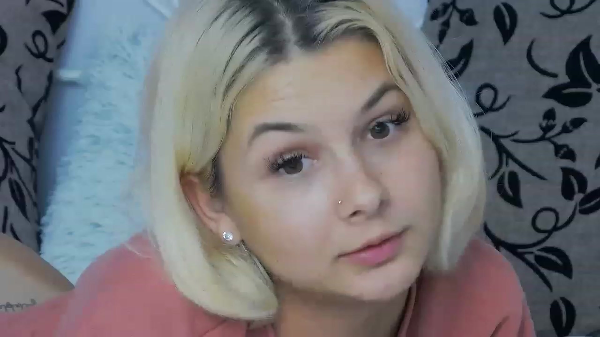 Gallery image thumbnail from DavinaDevine1's myfreecams stream on, 06/14/2023, 24:02 image 16 of 20