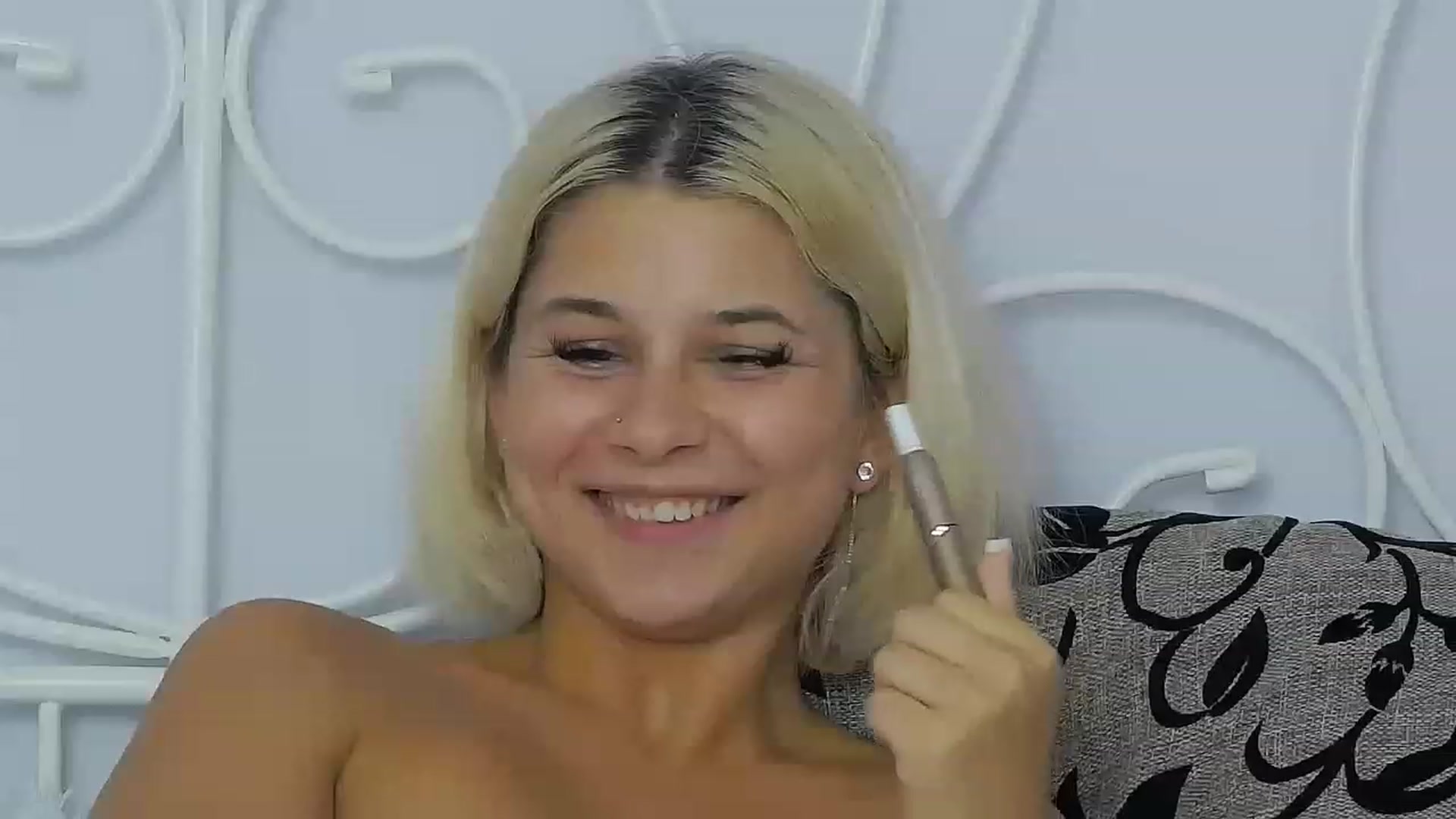 Gallery image thumbnail from DavinaDevine1's myfreecams stream on, 06/14/2023, 02:32 image 3 of 20