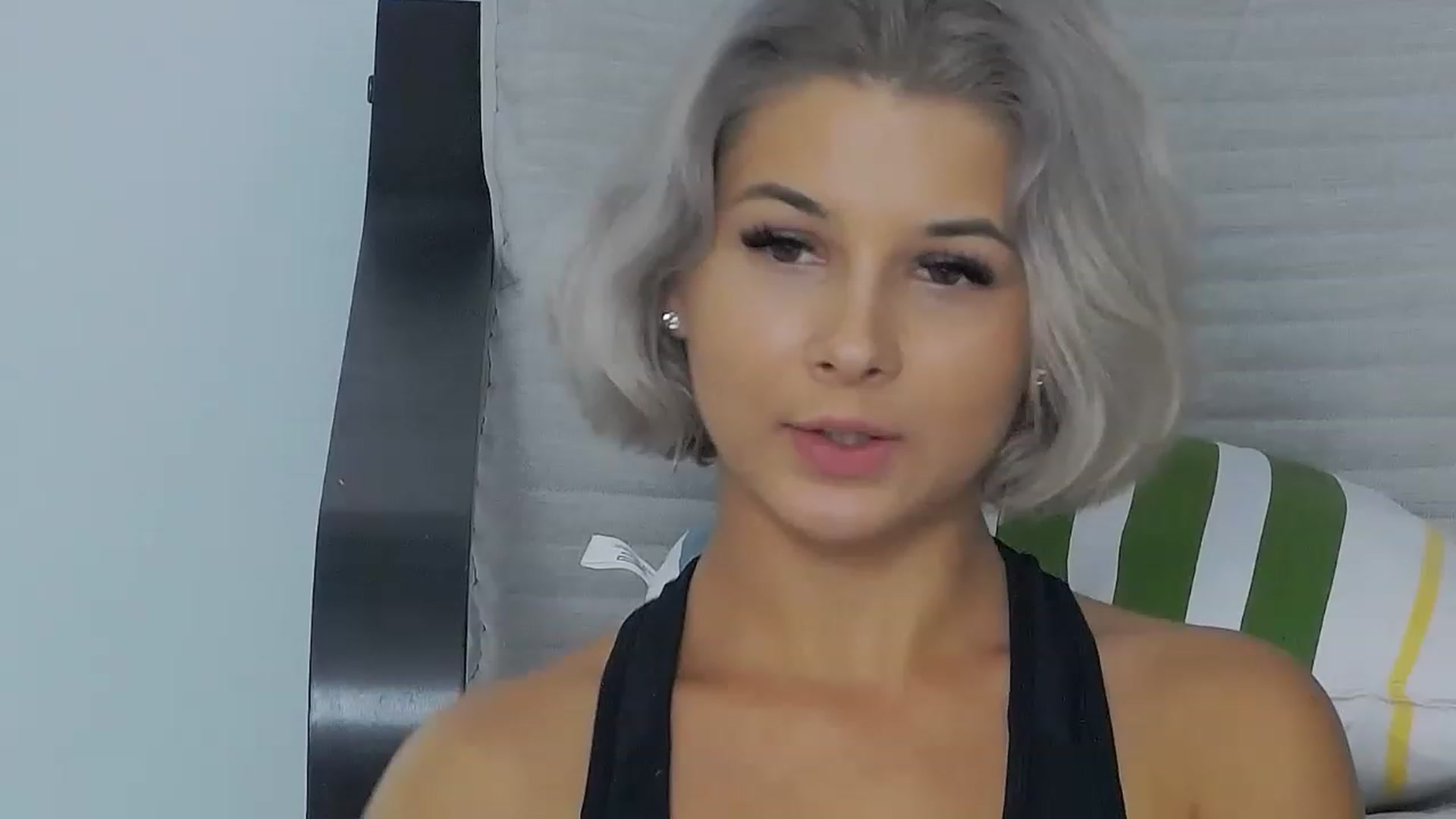 Gallery image thumbnail from DavinaDevine1's myfreecams stream on, 06/25/2023, 20:04 image 1 of 20