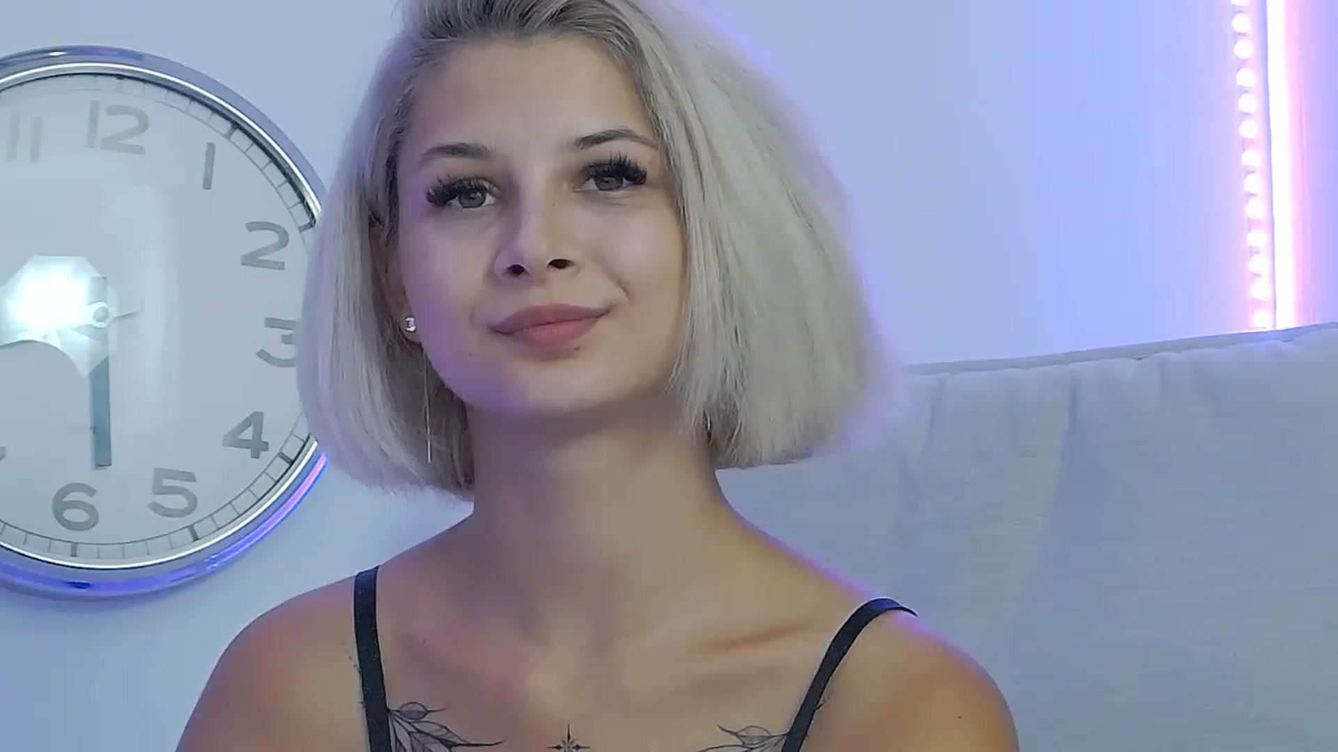 Gallery image thumbnail from DavinaDevine1's myfreecams stream on, 07/19/2023, 20:47 image 17 of 20