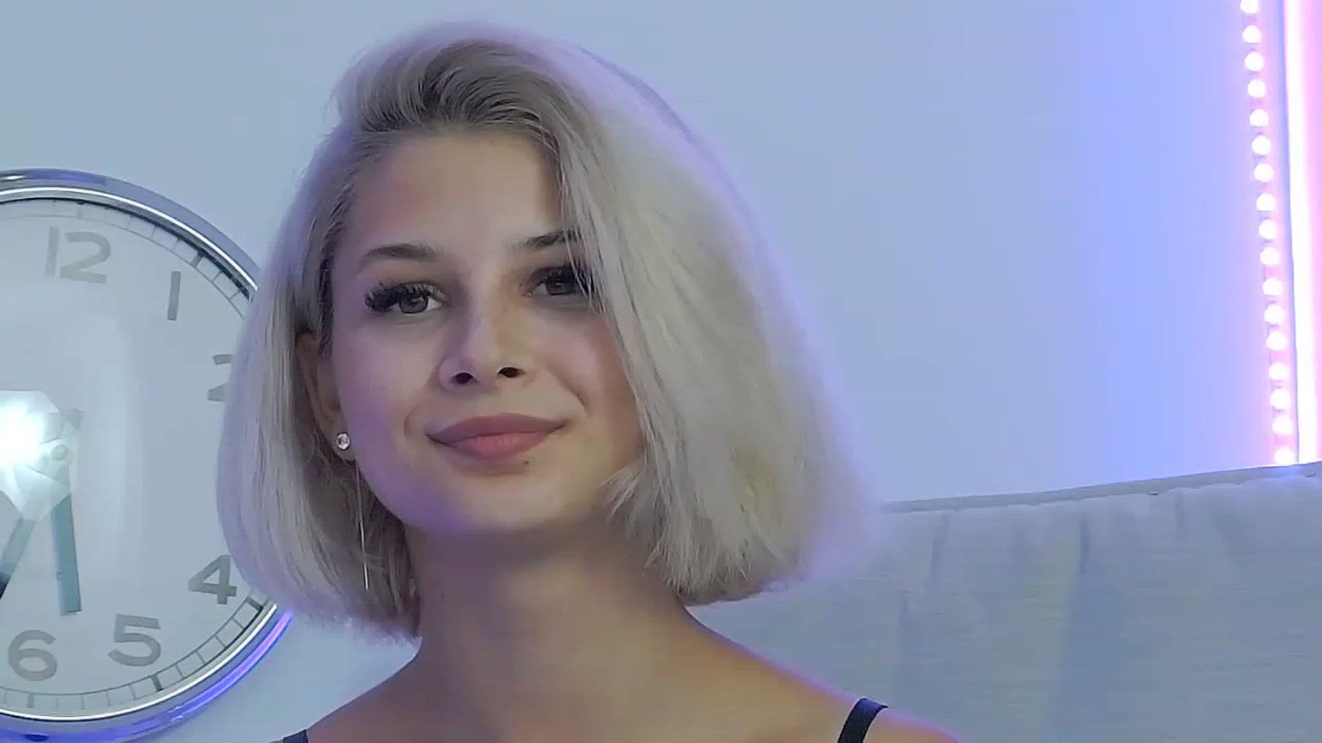 Gallery image thumbnail from DavinaDevine1's myfreecams stream on, 07/19/2023, 20:47 image 4 of 20