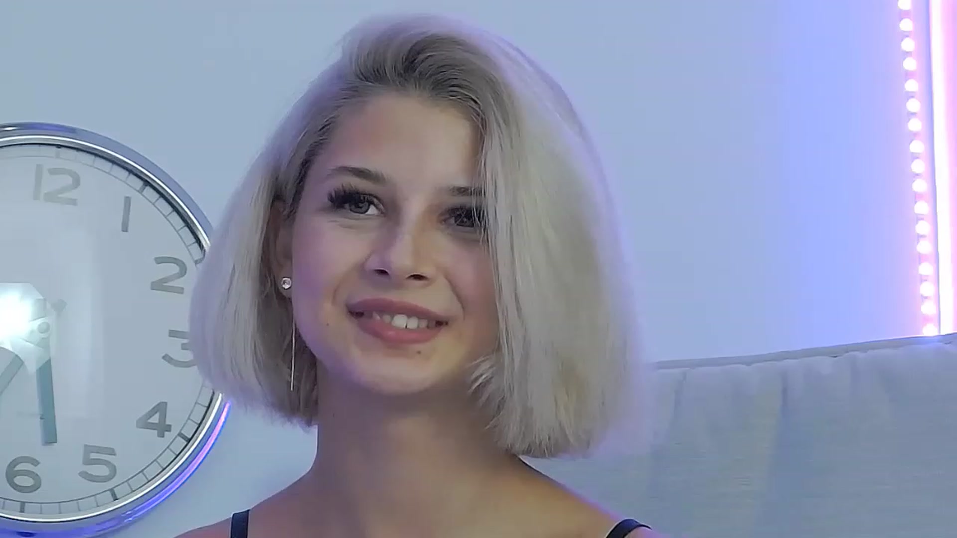 Gallery image thumbnail from DavinaDevine1's myfreecams stream on, 07/19/2023, 20:47 image 7 of 20