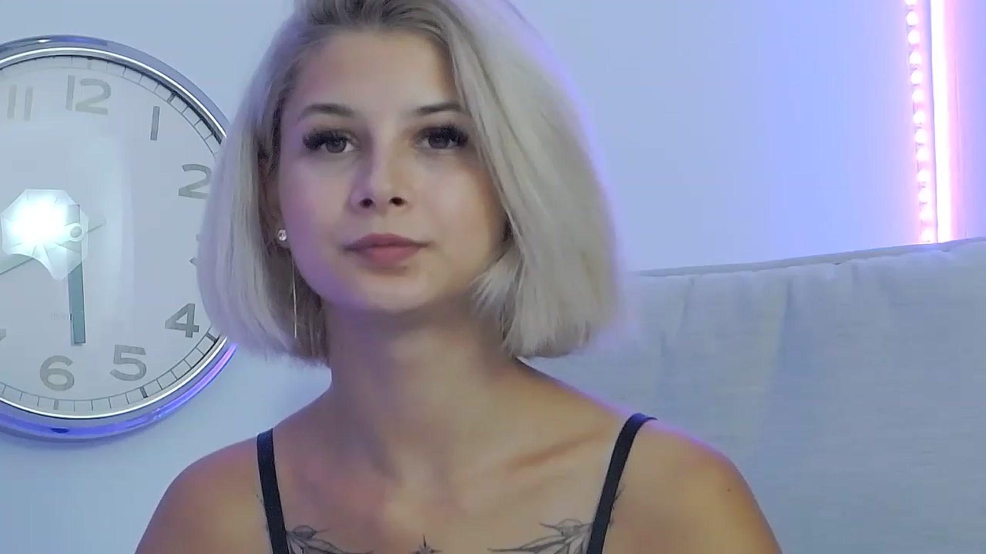 Gallery image thumbnail from DavinaDevine1's myfreecams stream on, 07/19/2023, 20:47 image 14 of 20