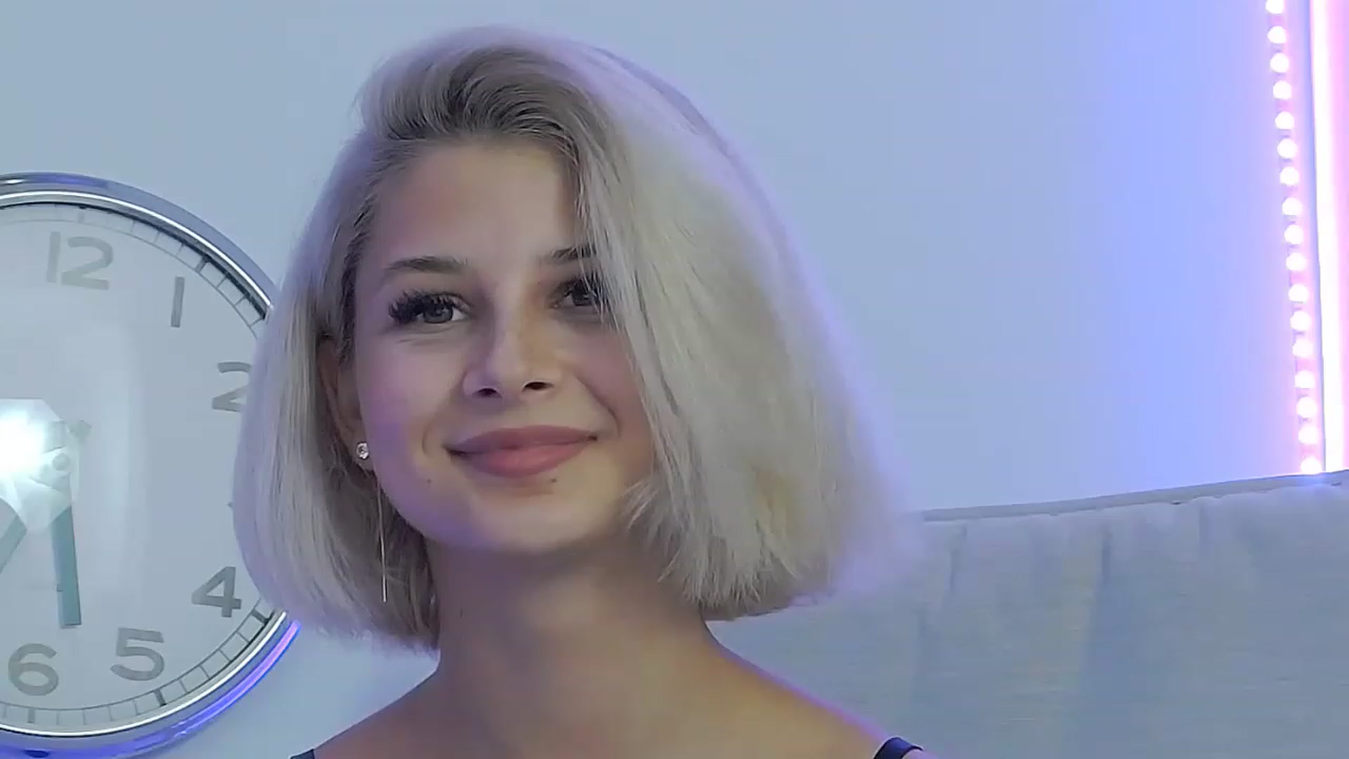 Gallery image thumbnail from DavinaDevine1's myfreecams stream on, 07/19/2023, 20:47 image 6 of 20