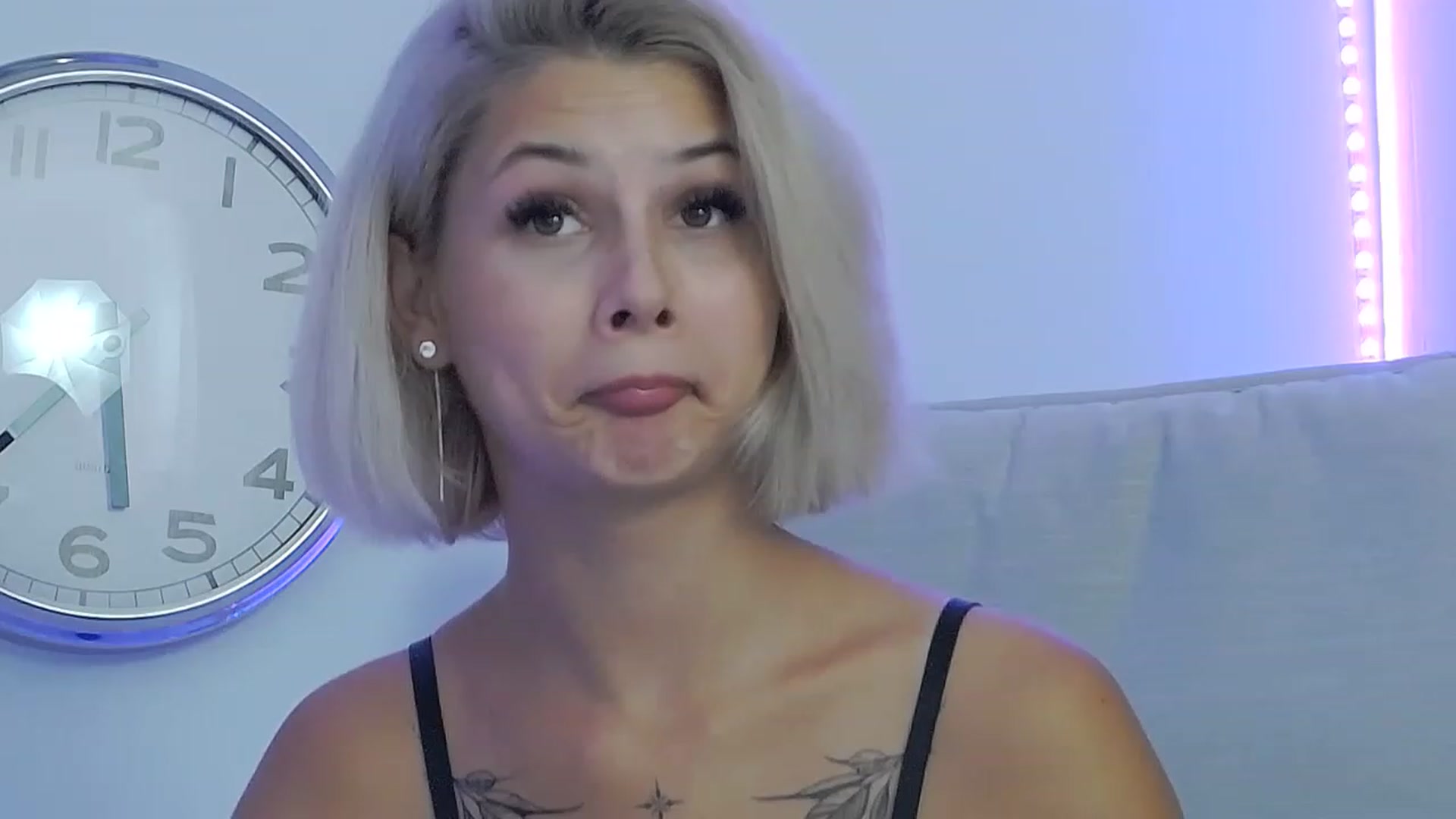 Gallery image thumbnail from DavinaDevine1's myfreecams stream on, 07/19/2023, 20:47 image 10 of 20