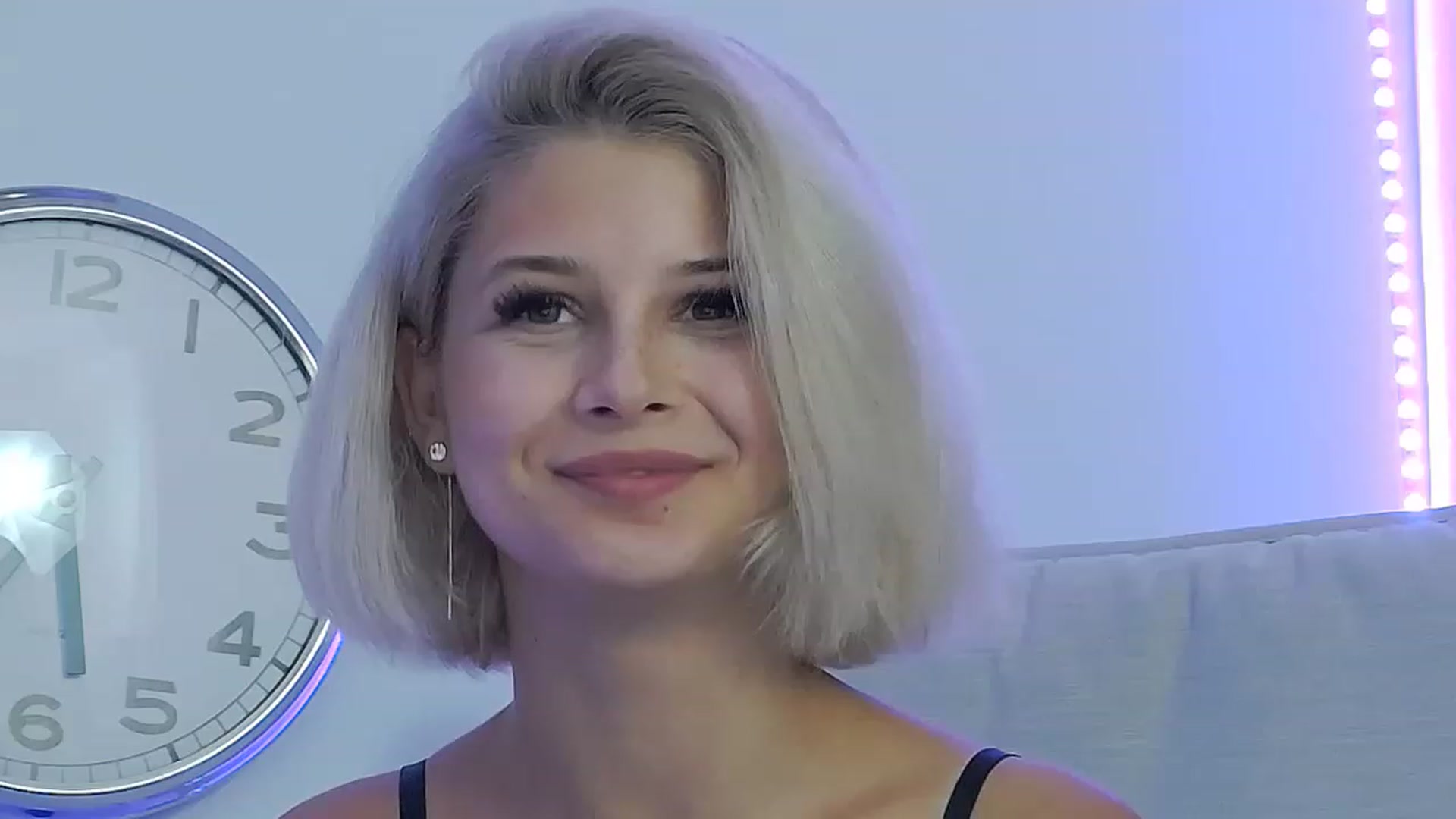 Gallery image thumbnail from DavinaDevine1's myfreecams stream on, 07/19/2023, 20:47 image 8 of 20