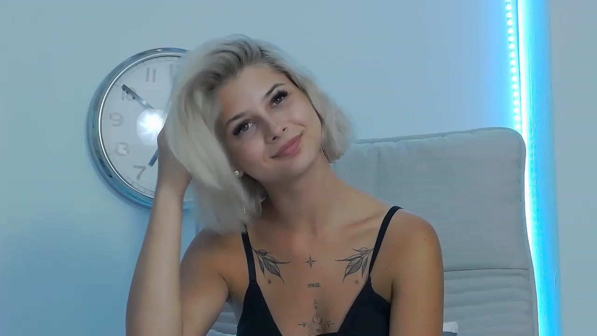 Gallery image thumbnail from DavinaDevine1's myfreecams stream on, 07/19/2023, 23:58 image 5 of 20