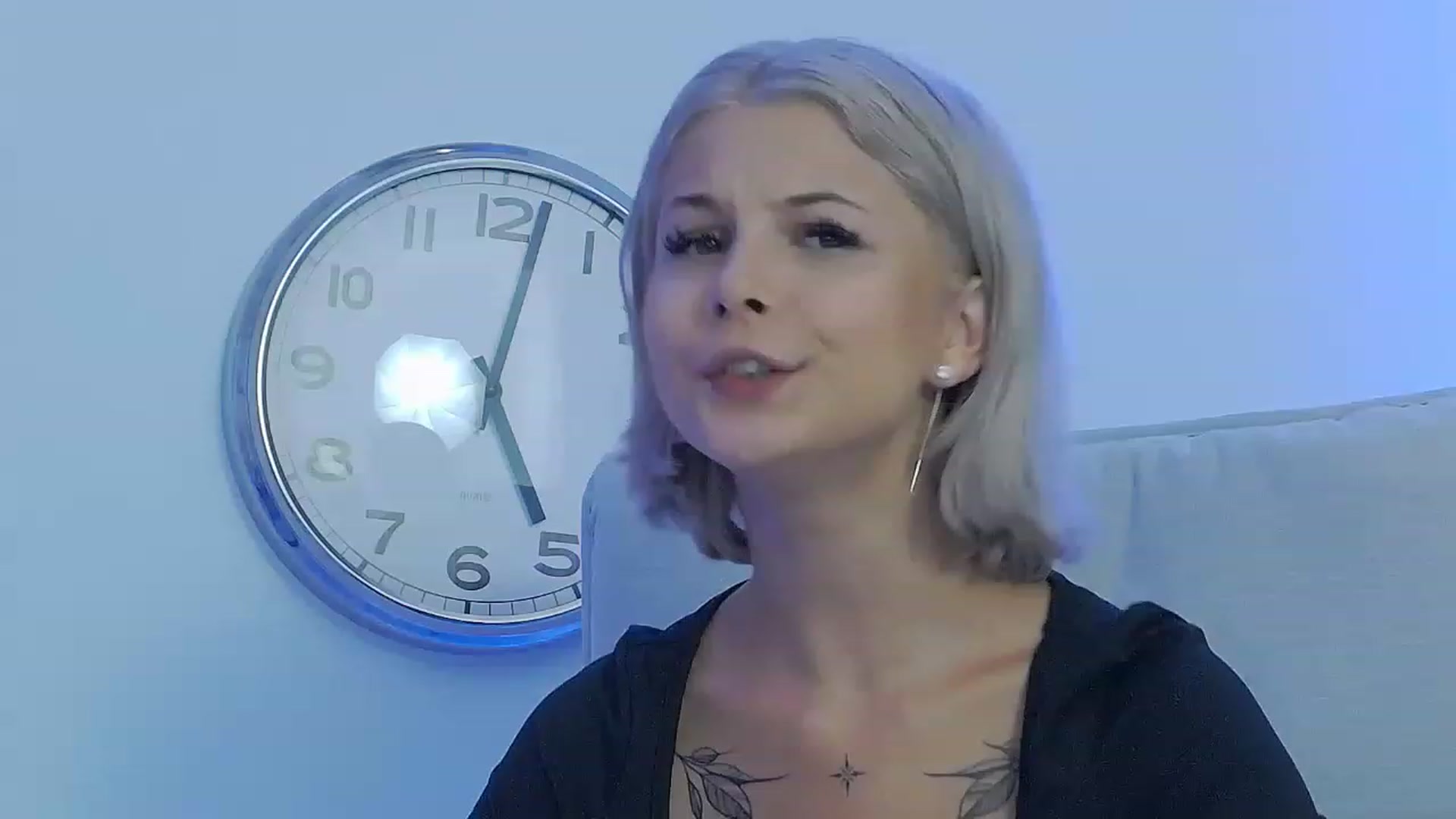 Gallery image thumbnail from DavinaDevine1's myfreecams stream on, 07/23/2023, 22:40 image 7 of 20