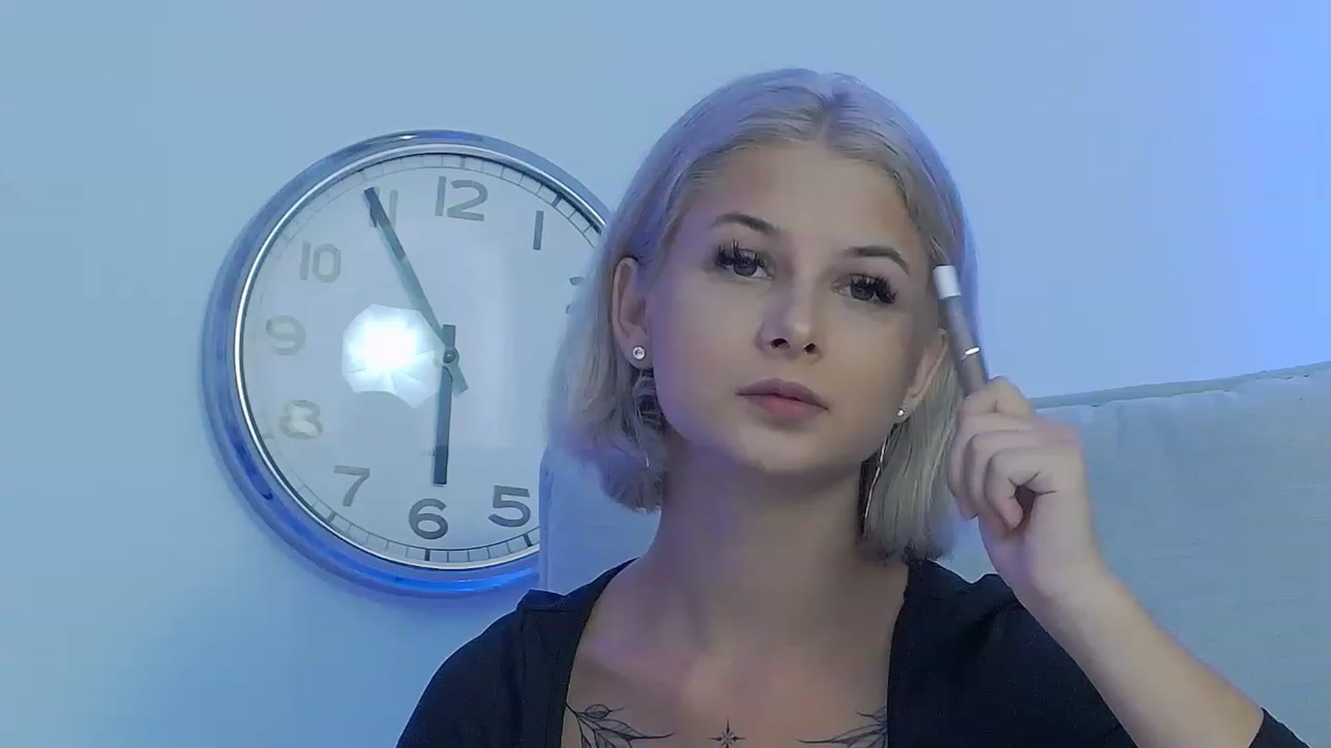 Gallery image thumbnail from DavinaDevine1's myfreecams stream on, 07/23/2023, 22:40 image 12 of 20