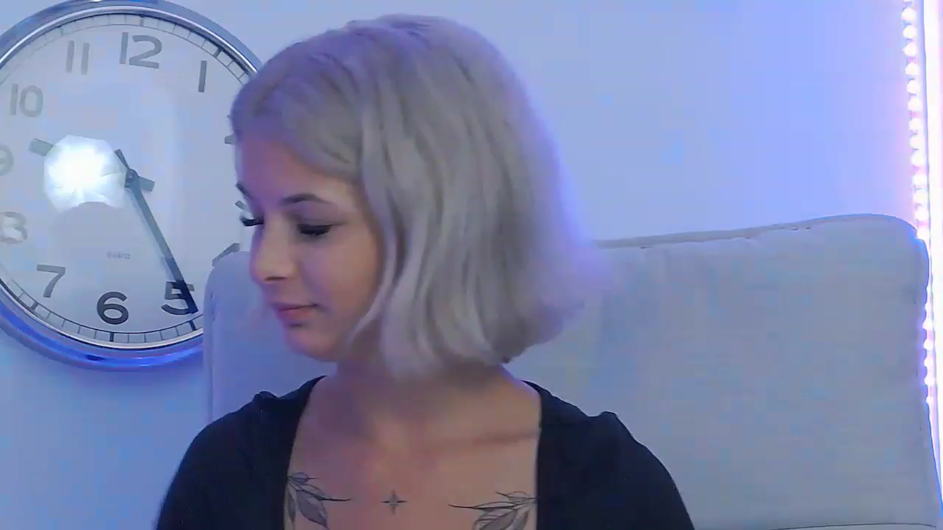 Gallery image thumbnail from DavinaDevine1's myfreecams stream on, 07/24/2023, 24:59 image 16 of 20