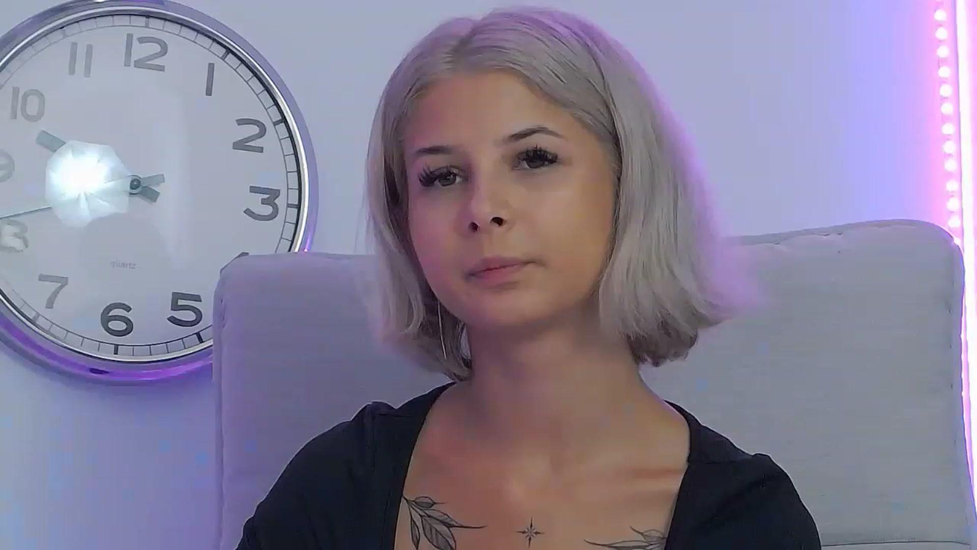 Gallery image thumbnail from DavinaDevine1's myfreecams stream on, 07/24/2023, 24:59 image 19 of 20