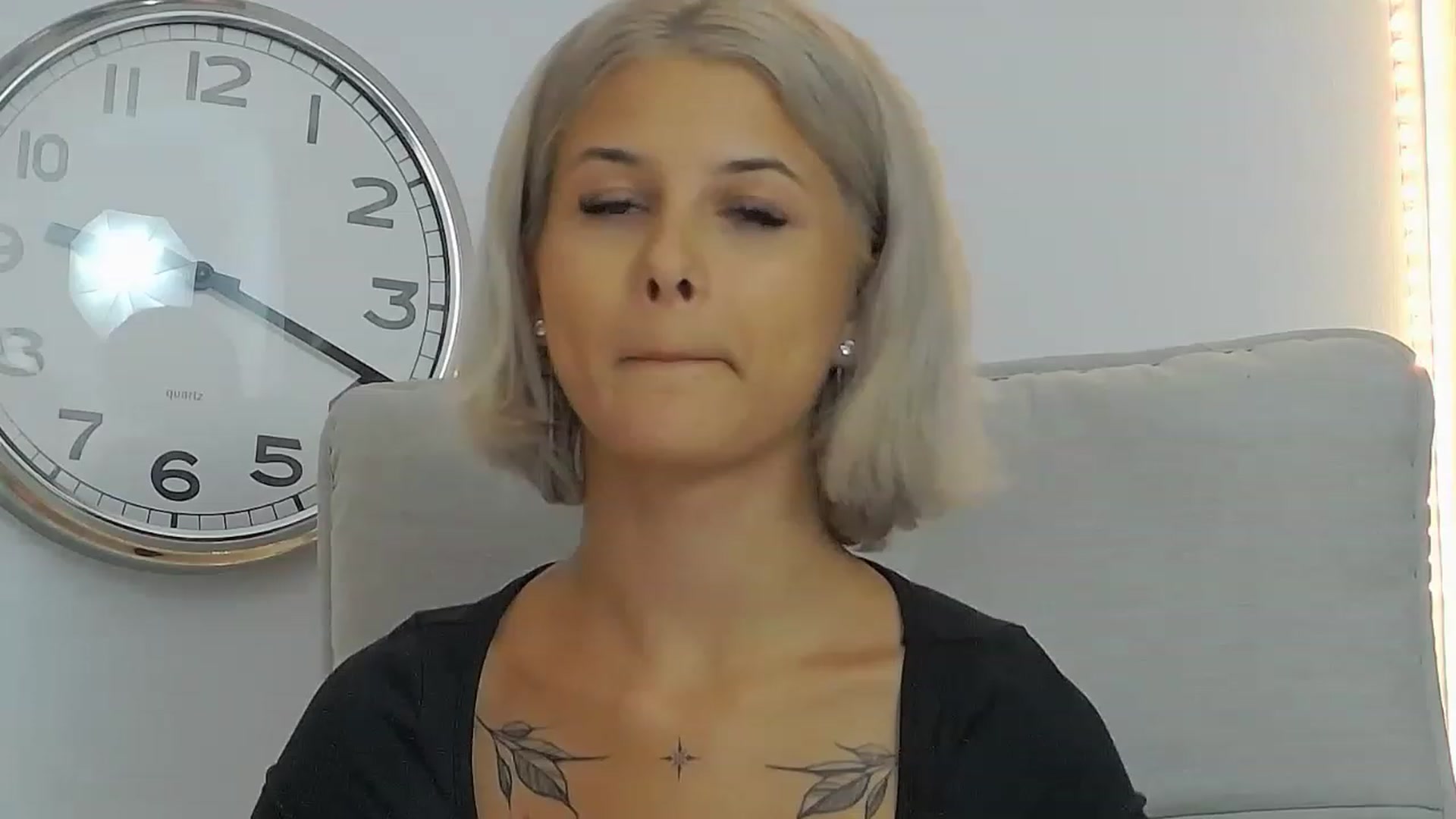 Gallery image thumbnail from DavinaDevine1's myfreecams stream on, 07/24/2023, 24:59 image 15 of 20