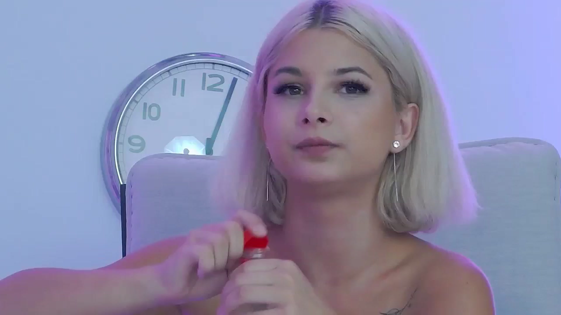 Gallery image thumbnail from DavinaDevine1's myfreecams stream on, 08/16/2023, 24:23 image 4 of 20