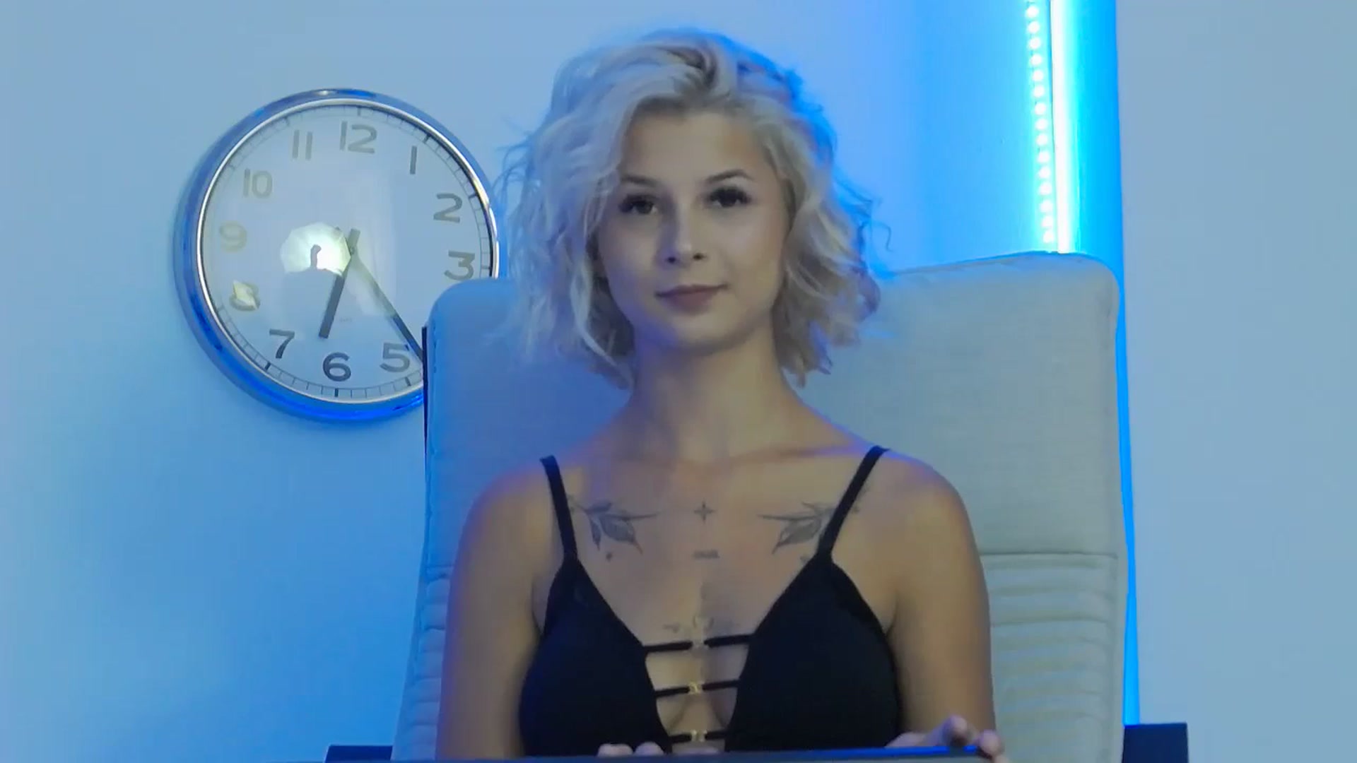 Gallery image thumbnail from DavinaDevine1's myfreecams stream on, 09/10/2023, 21:41 image 7 of 20