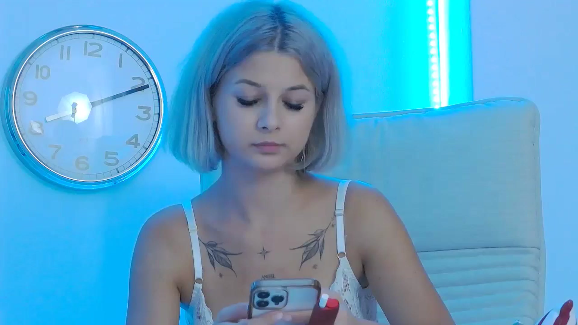 Gallery image thumbnail from DavinaDevine1's myfreecams stream on, 09/19/2023, 23:20 image 15 of 20