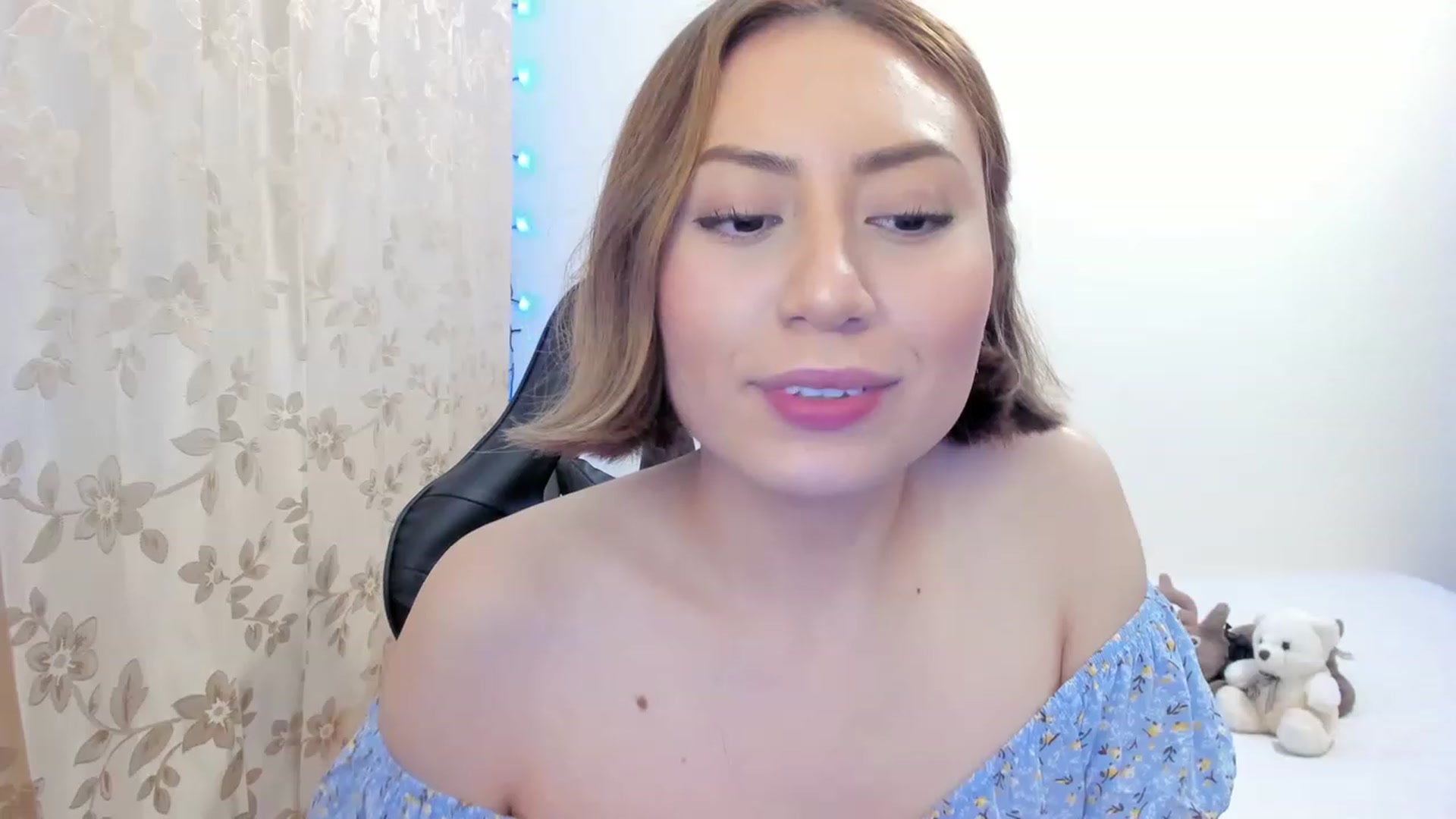 Gallery image thumbnail from Day_Anna's myfreecams stream on, 11/26/2022, 01:24 image 18 of 20