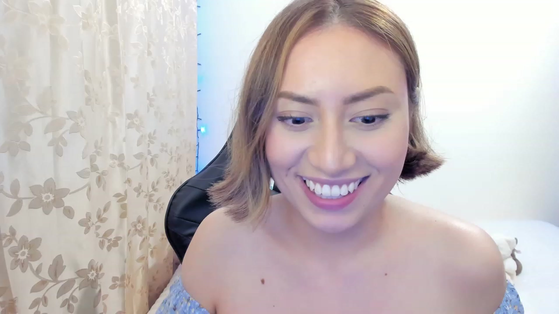 Gallery image thumbnail from Day_Anna's myfreecams stream on, 11/24/2022, 19:25 image 16 of 20