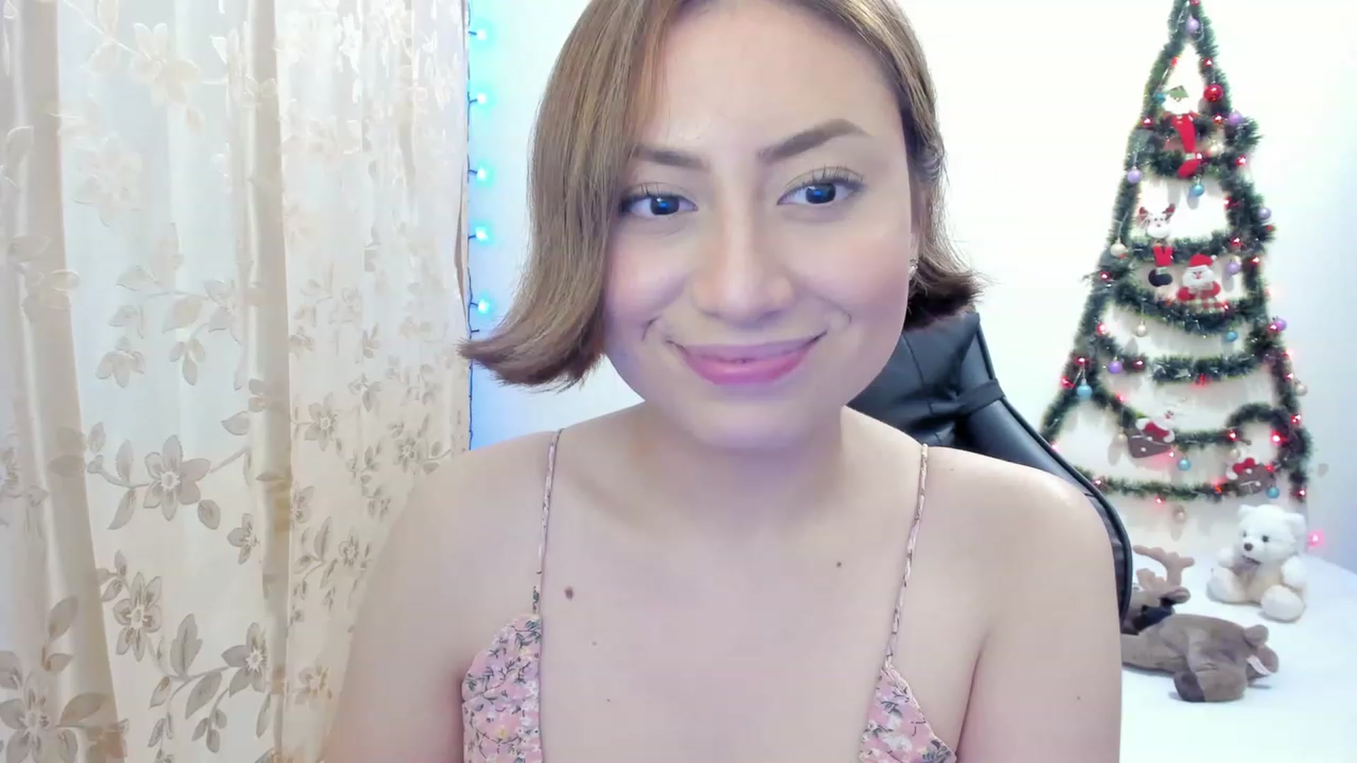 Gallery image thumbnail from Day_Anna's myfreecams stream on, 12/18/2022, 20:56 image 6 of 20