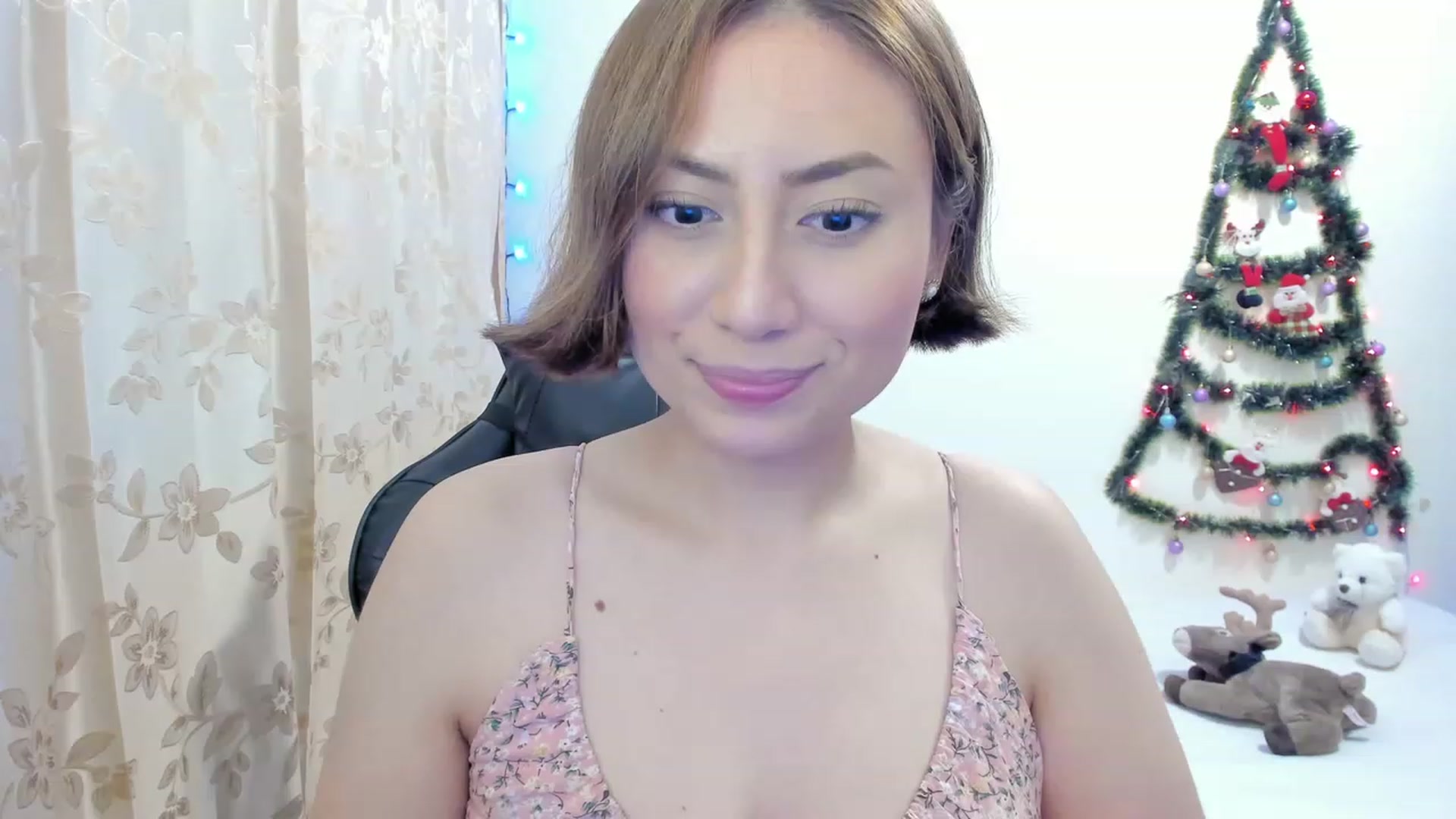 Gallery image thumbnail from Day_Anna's myfreecams stream on, 12/18/2022, 20:56 image 14 of 20