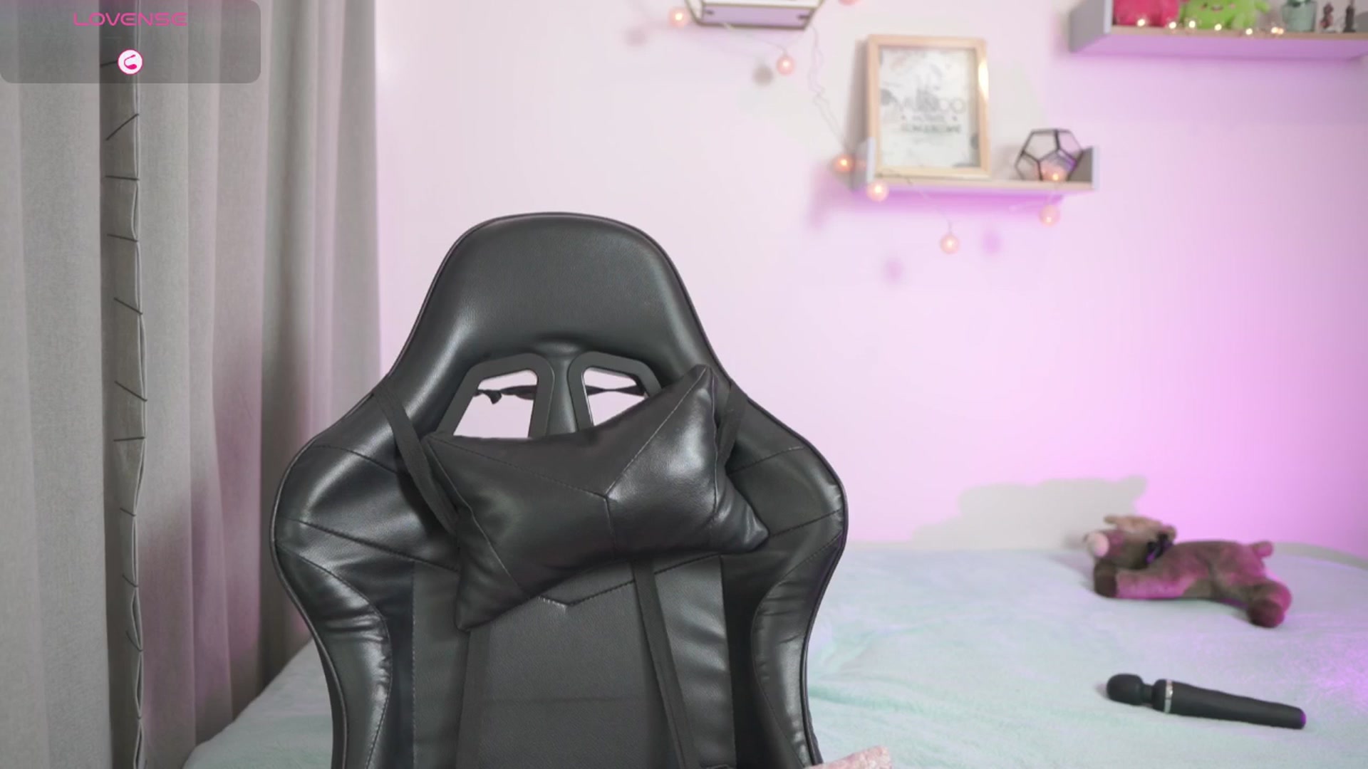 Gallery image thumbnail from Day_Anna's myfreecams stream on, 04/16/2026, 19:18 image 9 of 20