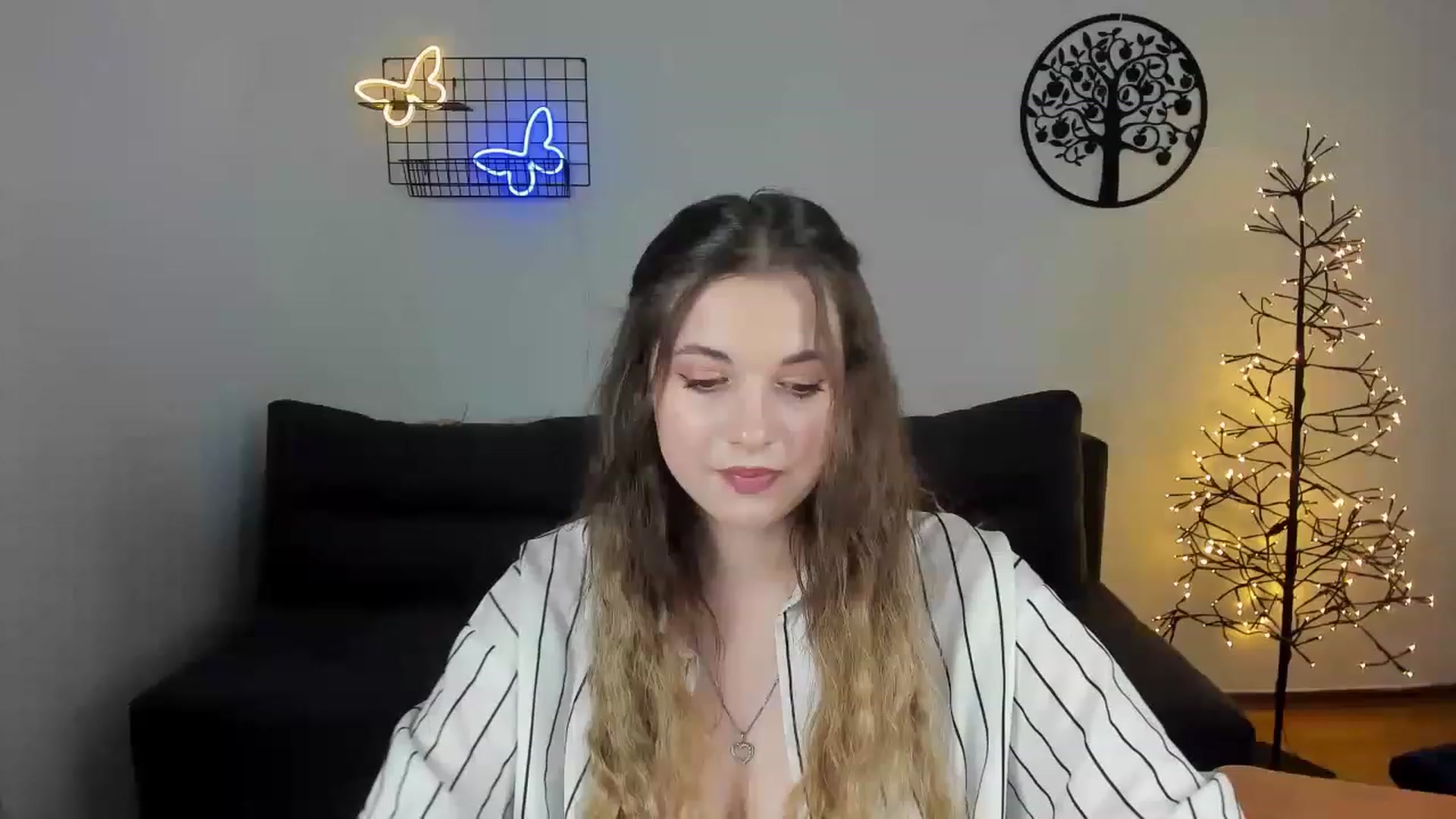 Gallery image thumbnail from DayanaHale's myfreecams stream on, 07/12/2023, 14:32 image 3 of 20