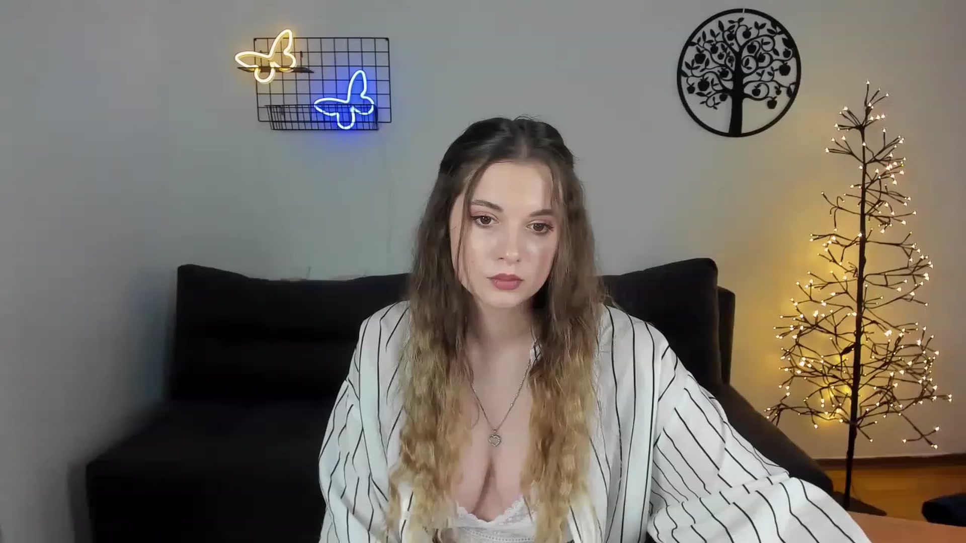 Gallery image thumbnail from DayanaHale's myfreecams stream on, 07/12/2023, 14:32 image 4 of 20