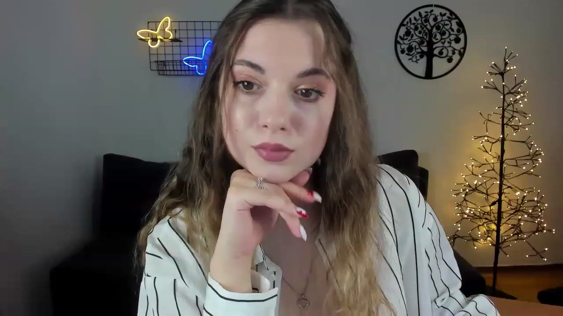 Gallery image thumbnail from DayanaHale's myfreecams stream on, 07/12/2023, 14:32 image 18 of 20
