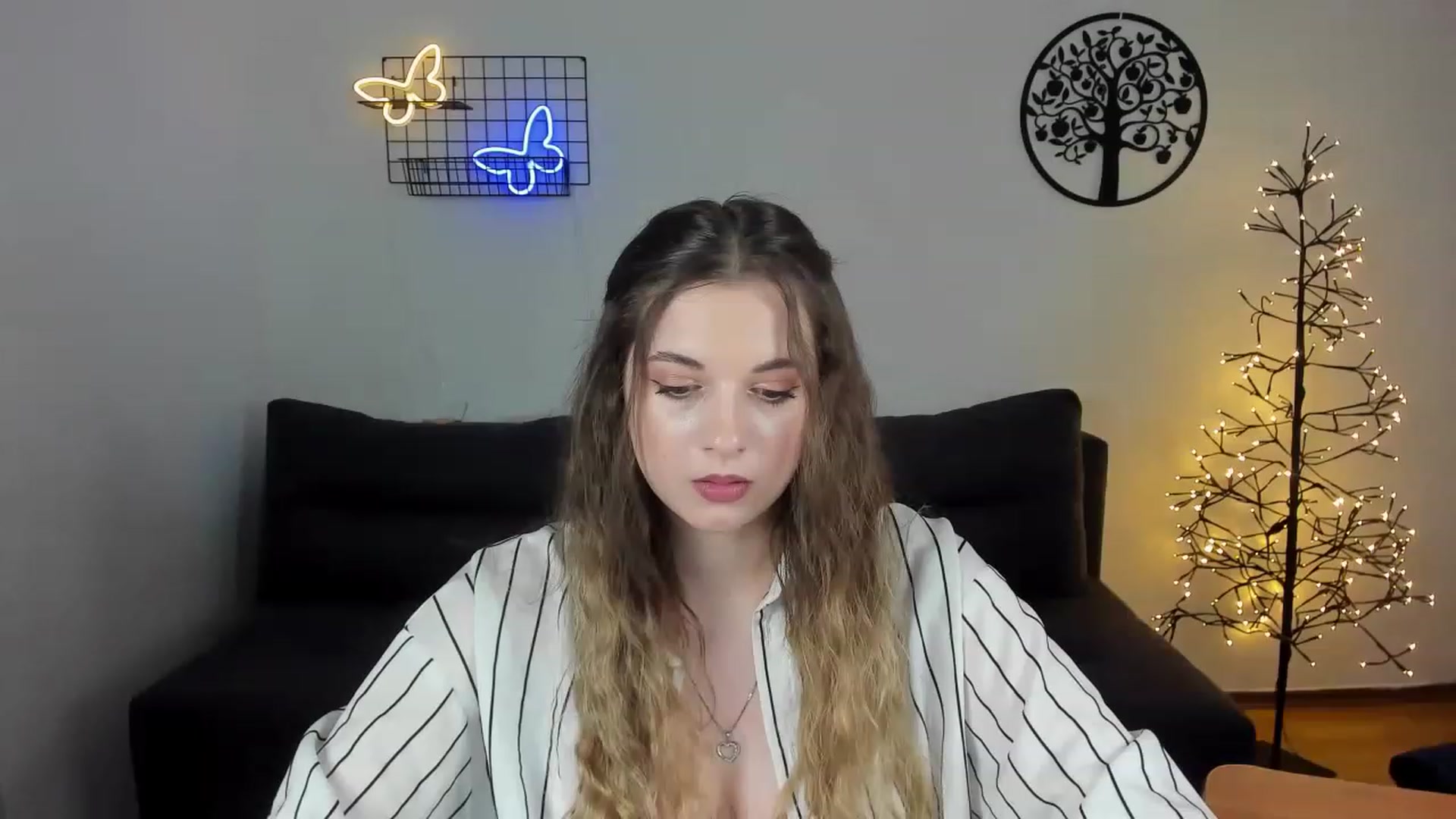 Gallery image thumbnail from DayanaHale's myfreecams stream on, 07/12/2023, 14:32 image 1 of 20