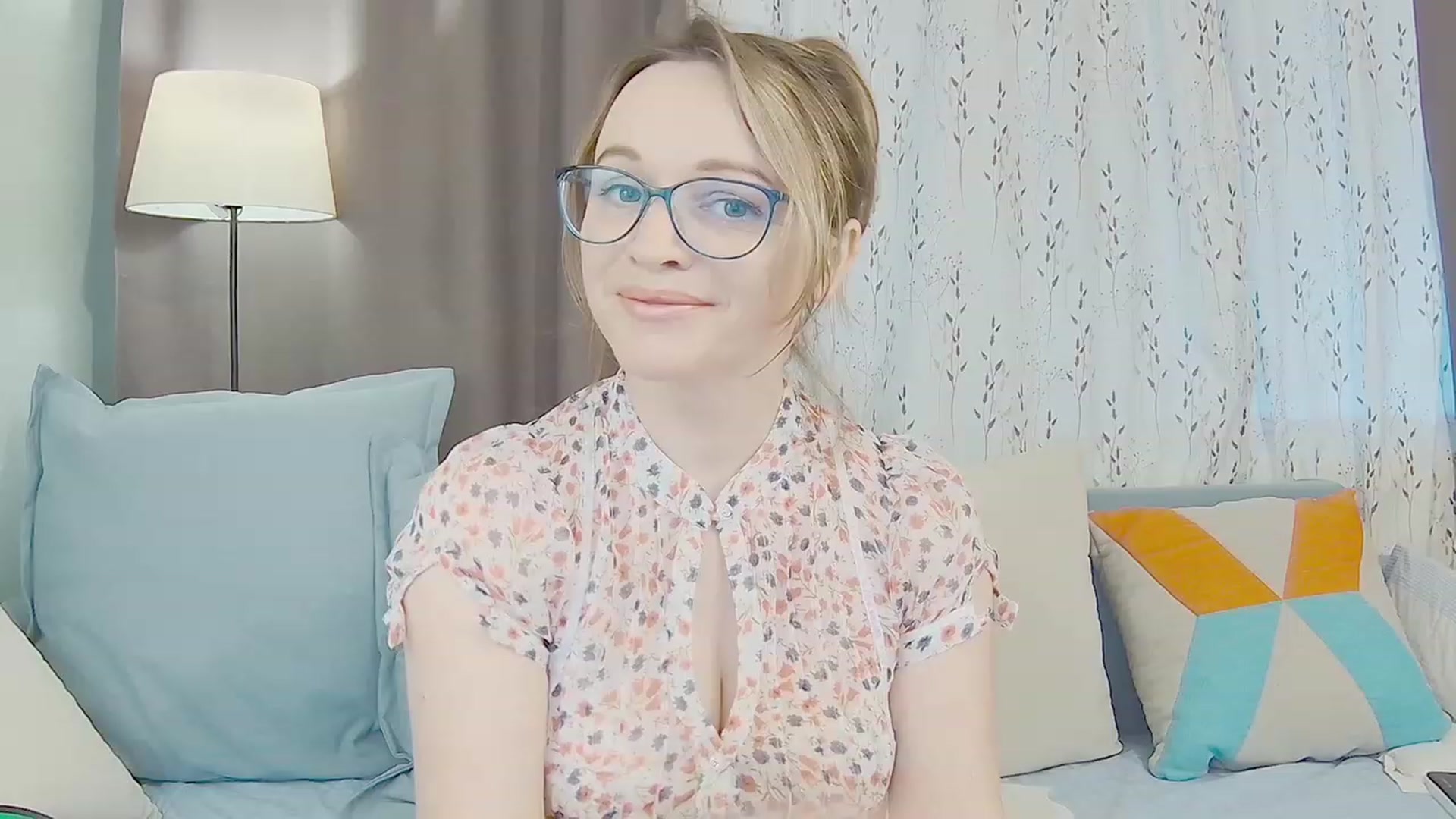 Gallery image thumbnail from DazzlingSmile's myfreecams stream on, 02/18/2023, 13:22 image 11 of 20