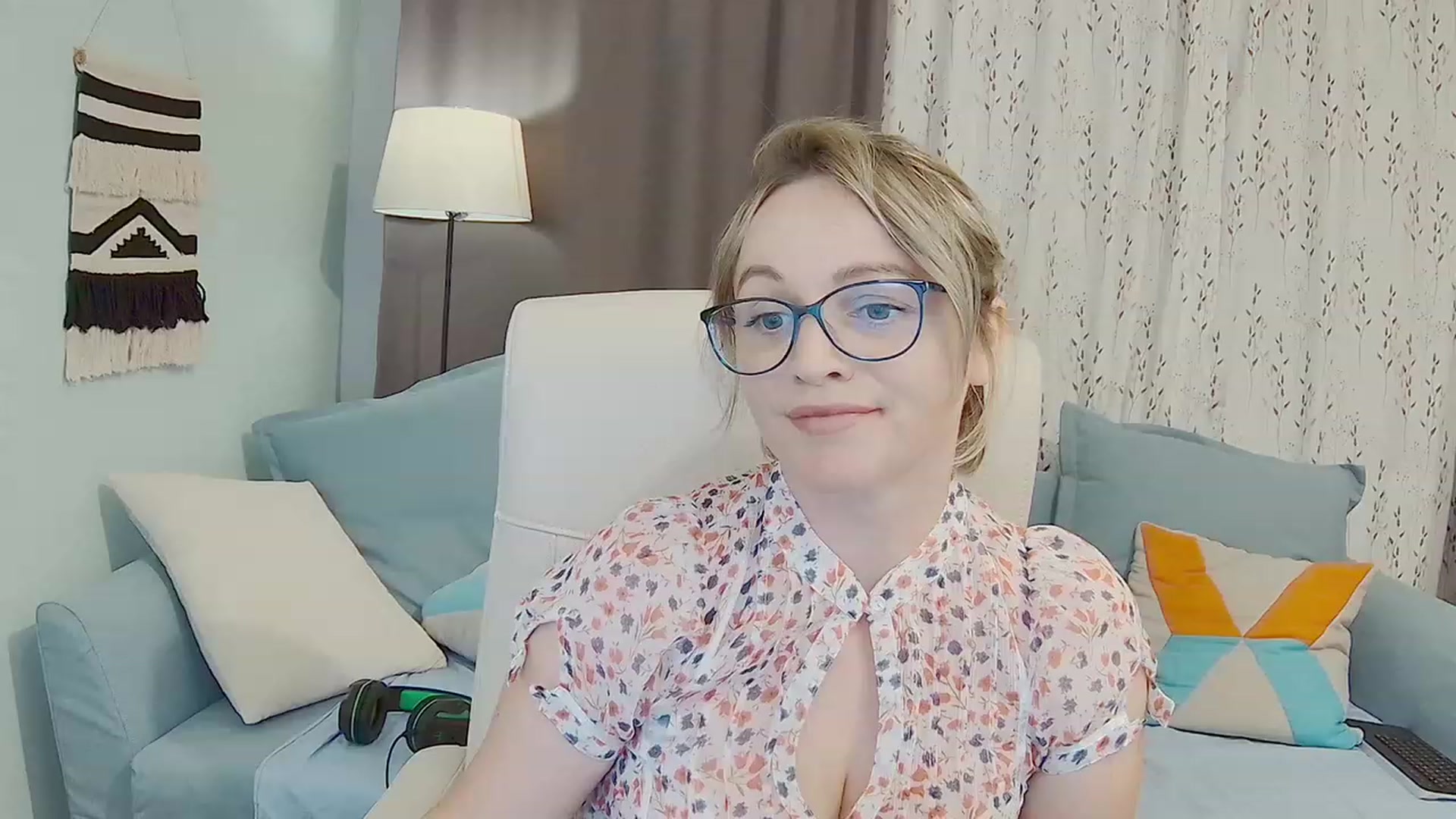 Gallery image thumbnail from DazzlingSmile's myfreecams stream on, 07/21/2023, 19:24 image 9 of 20