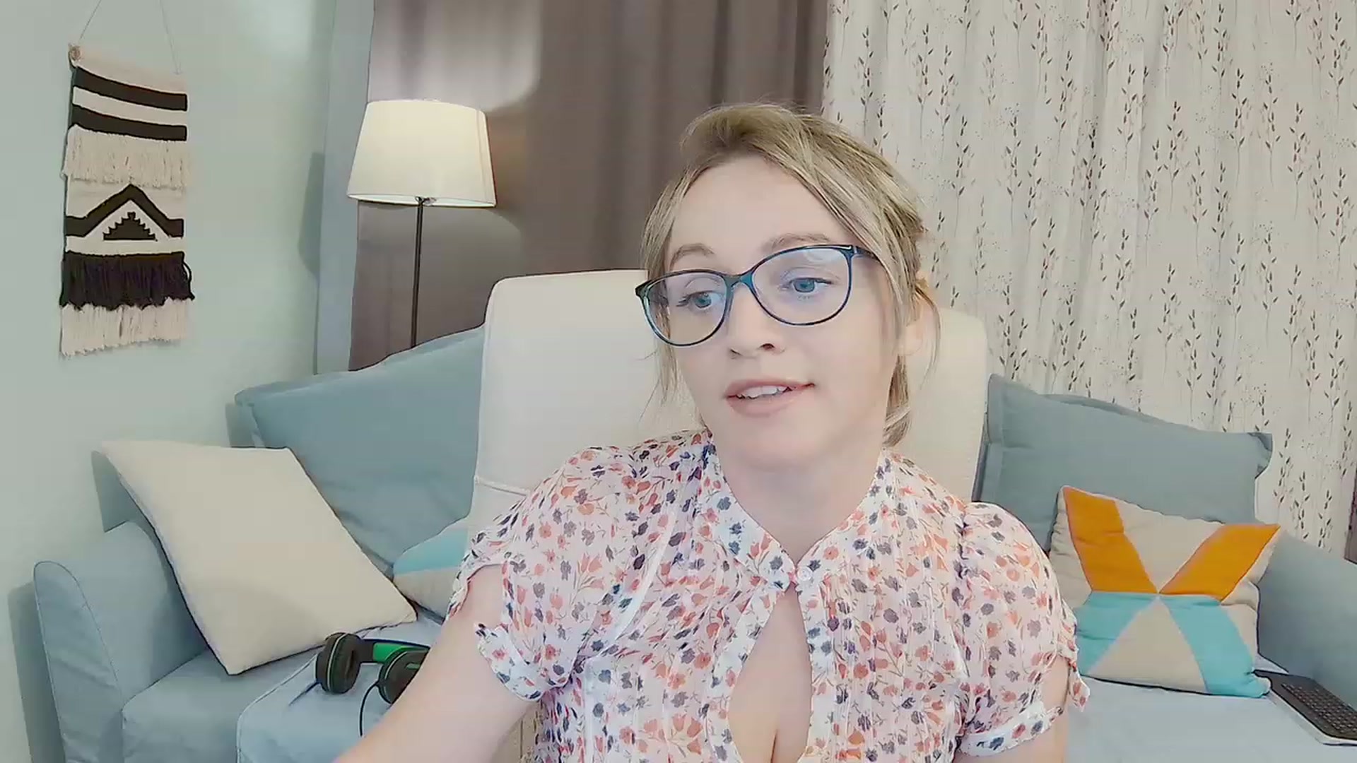 Gallery image thumbnail from DazzlingSmile's myfreecams stream on, 07/21/2023, 19:24 image 2 of 20