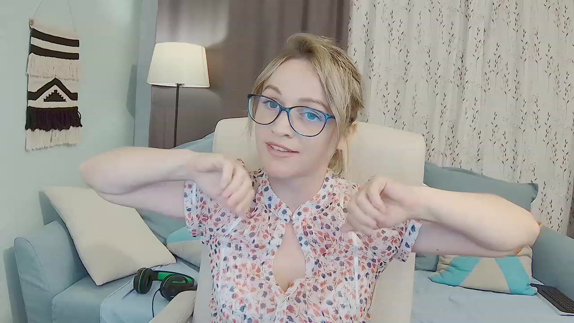 Gallery image thumbnail from DazzlingSmile's myfreecams stream on, 07/21/2023, 19:24 image 4 of 20