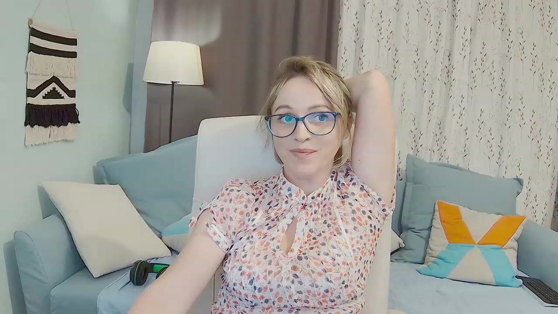 Gallery image thumbnail from DazzlingSmile's myfreecams stream on, 07/21/2023, 19:24 image 8 of 20