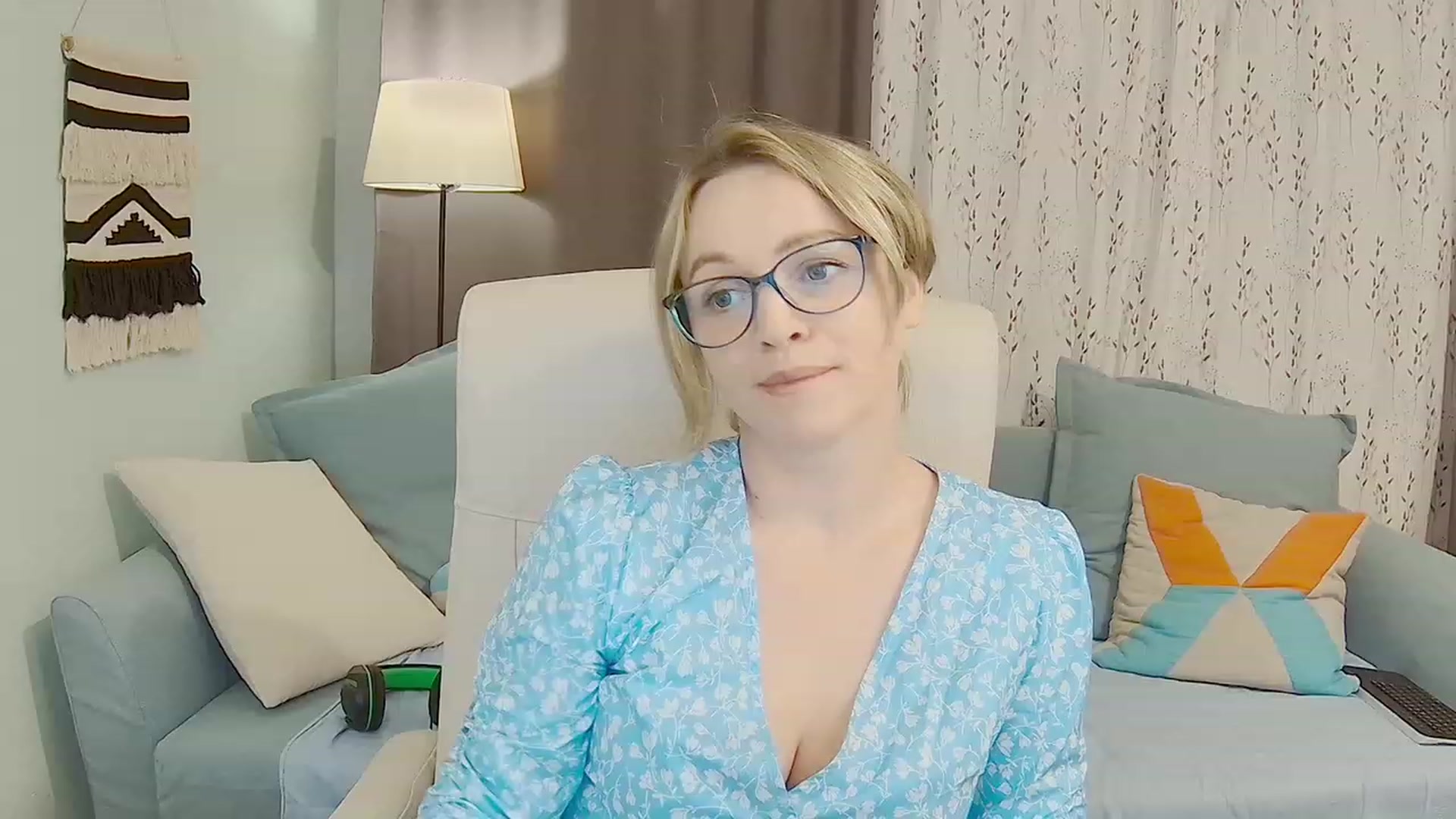 Gallery image thumbnail from DazzlingSmile's myfreecams stream on, 07/22/2023, 17:35 image 4 of 20