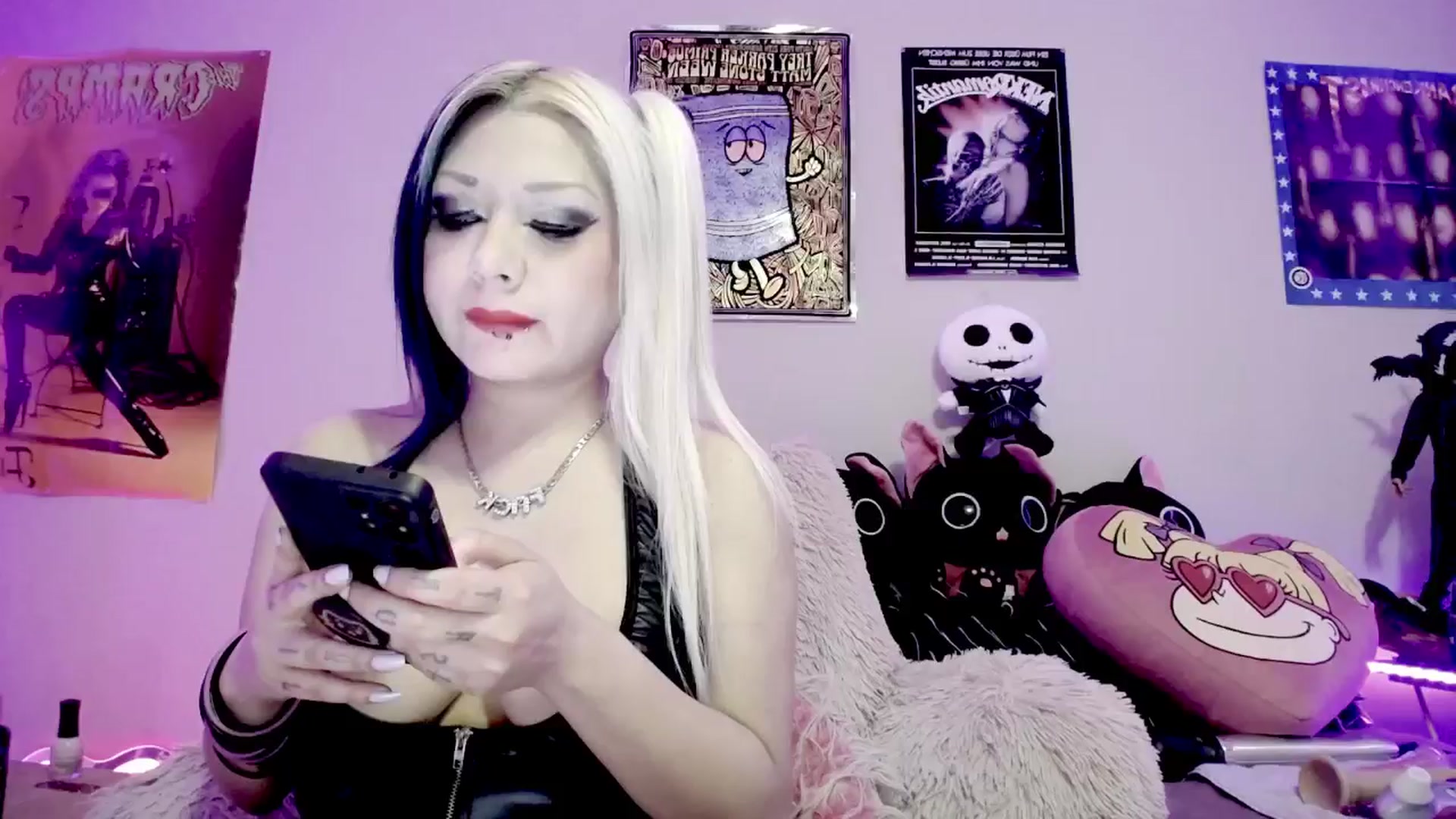 Gallery image thumbnail from DeVille's myfreecams stream on, 05/23/2024, 20:52 image 1 of 20