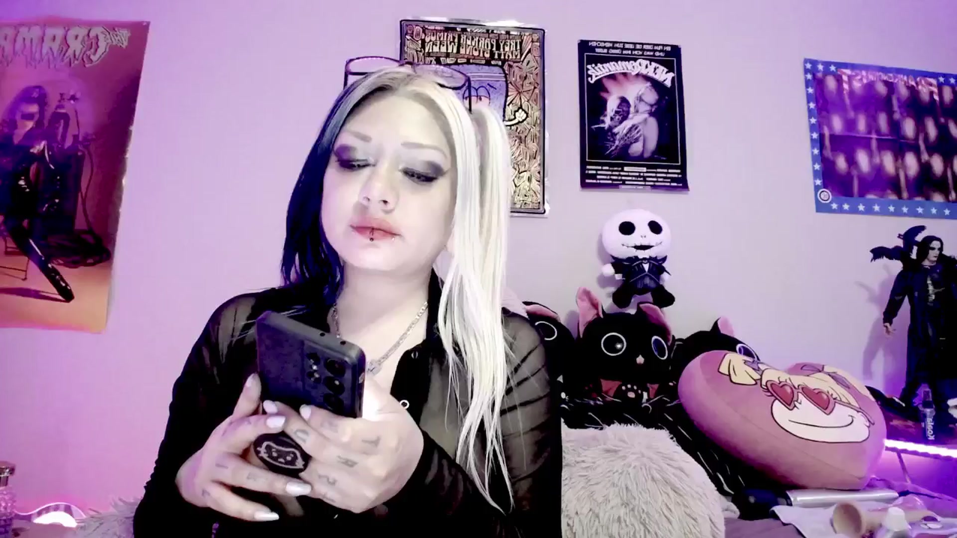 Gallery image thumbnail from DeVille's myfreecams stream on, 05/24/2024, 13:54 image 5 of 20