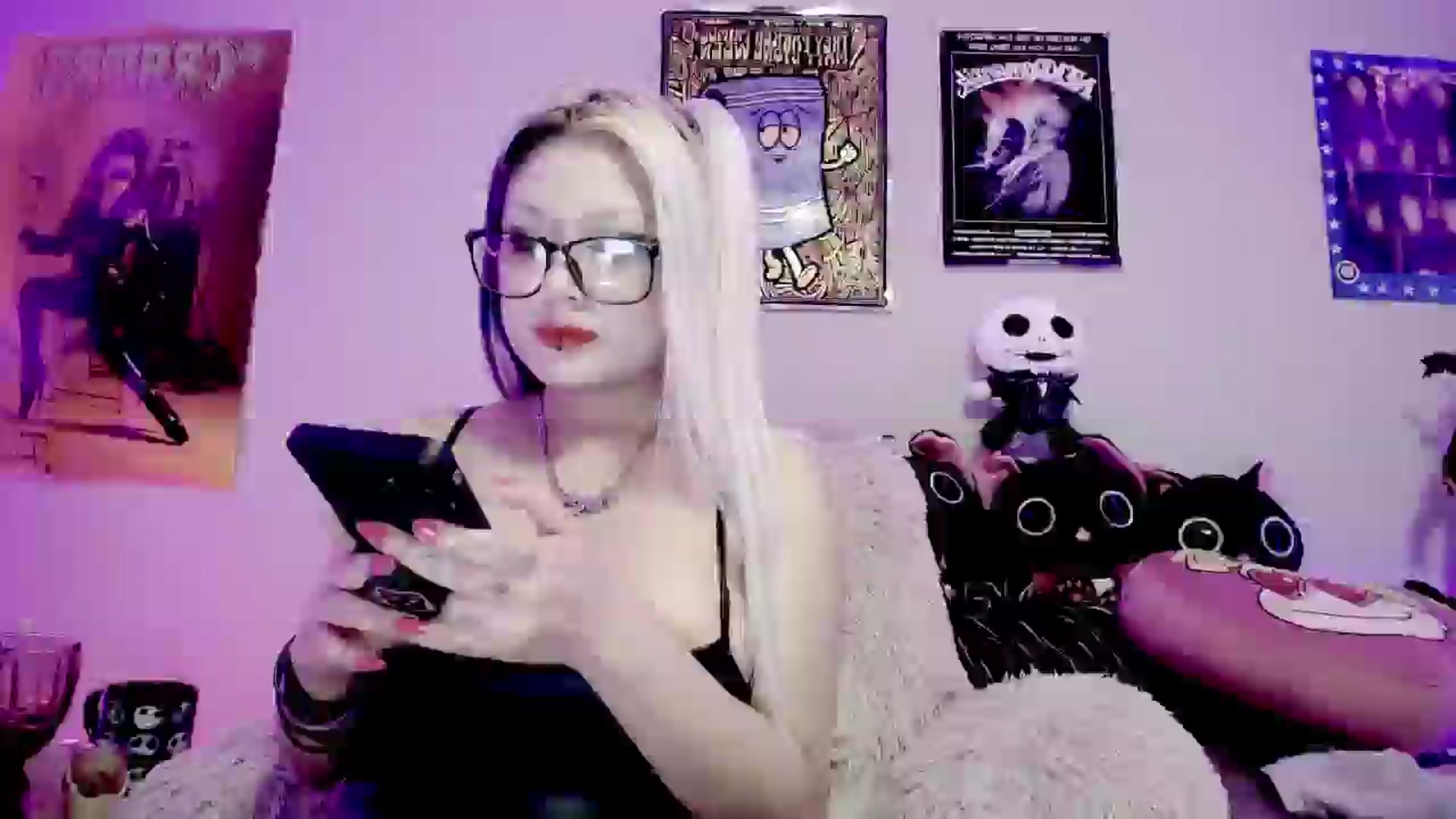 Gallery image thumbnail from DeVille's myfreecams stream on, 06/04/2024, 16:17 image 1 of 20
