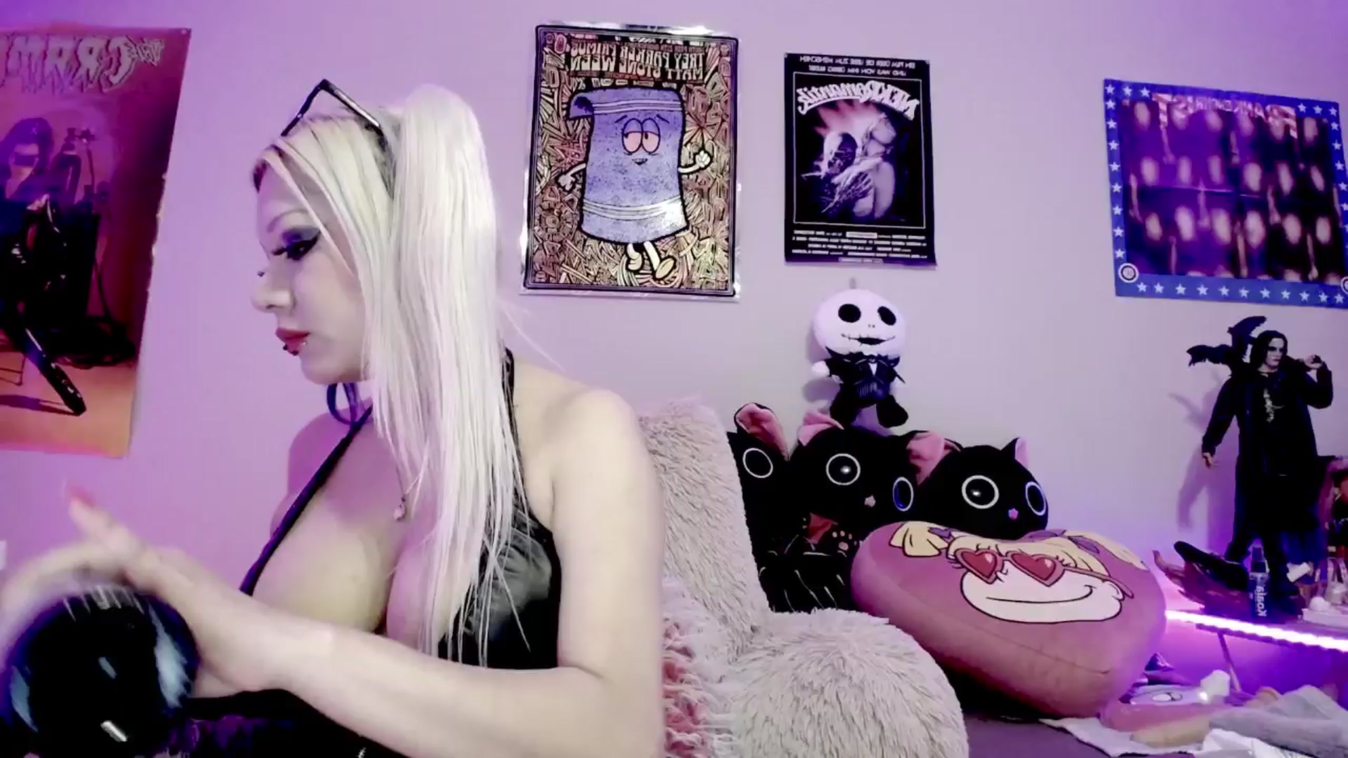 Gallery image thumbnail from DeVille's myfreecams stream on, 06/08/2024, 12:05 image 13 of 20