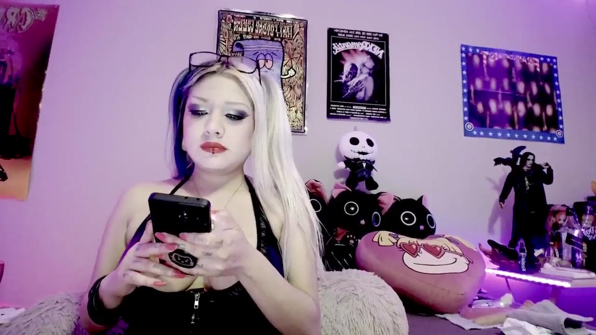 Gallery image thumbnail from DeVille's myfreecams stream on, 06/08/2024, 12:19 image 7 of 20