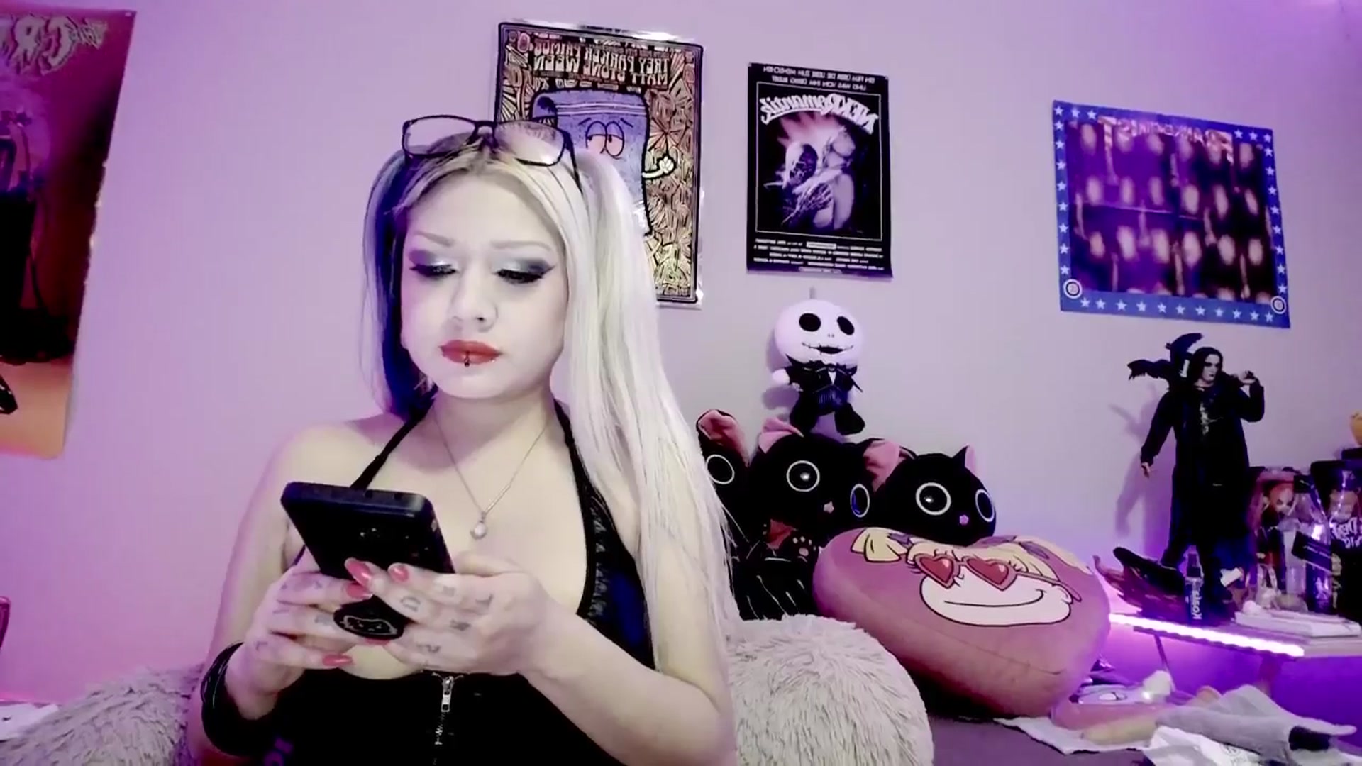 Gallery image thumbnail from DeVille's myfreecams stream on, 06/08/2024, 12:19 image 8 of 20