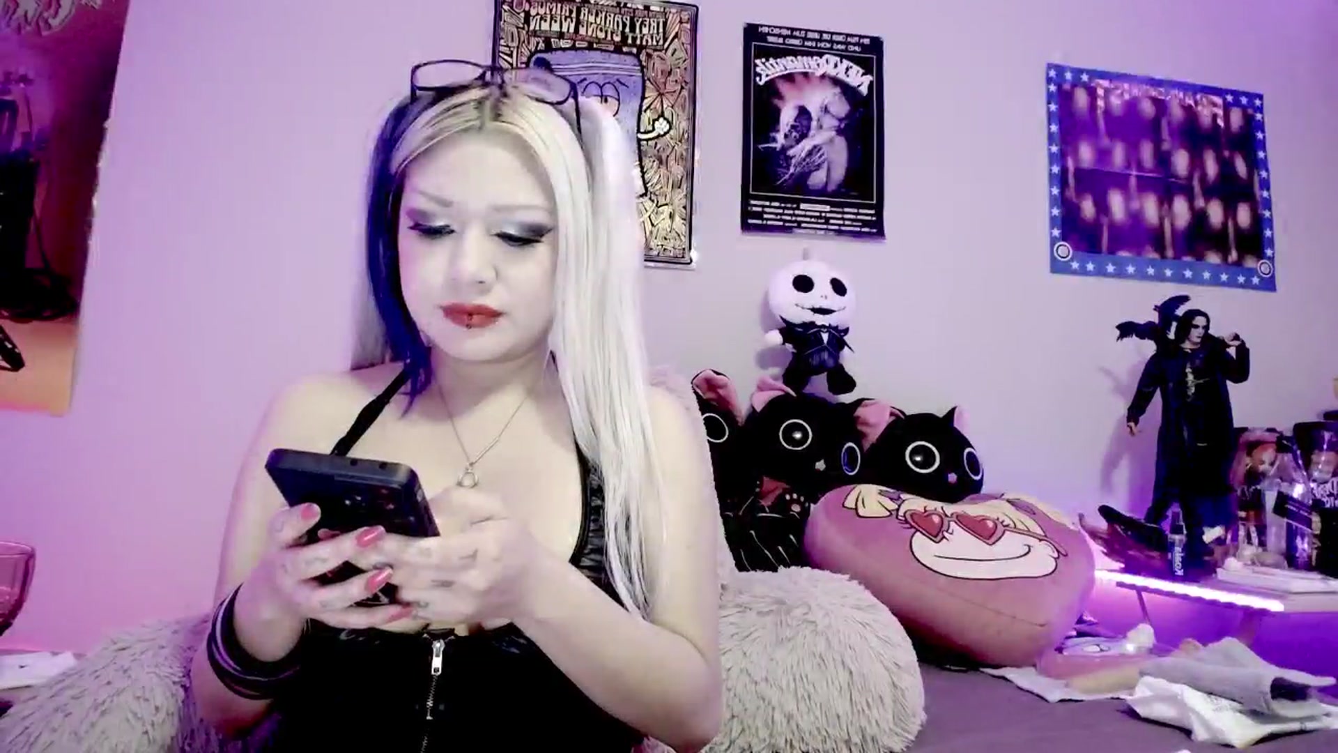 Gallery image thumbnail from DeVille's myfreecams stream on, 06/08/2024, 12:43 image 13 of 20
