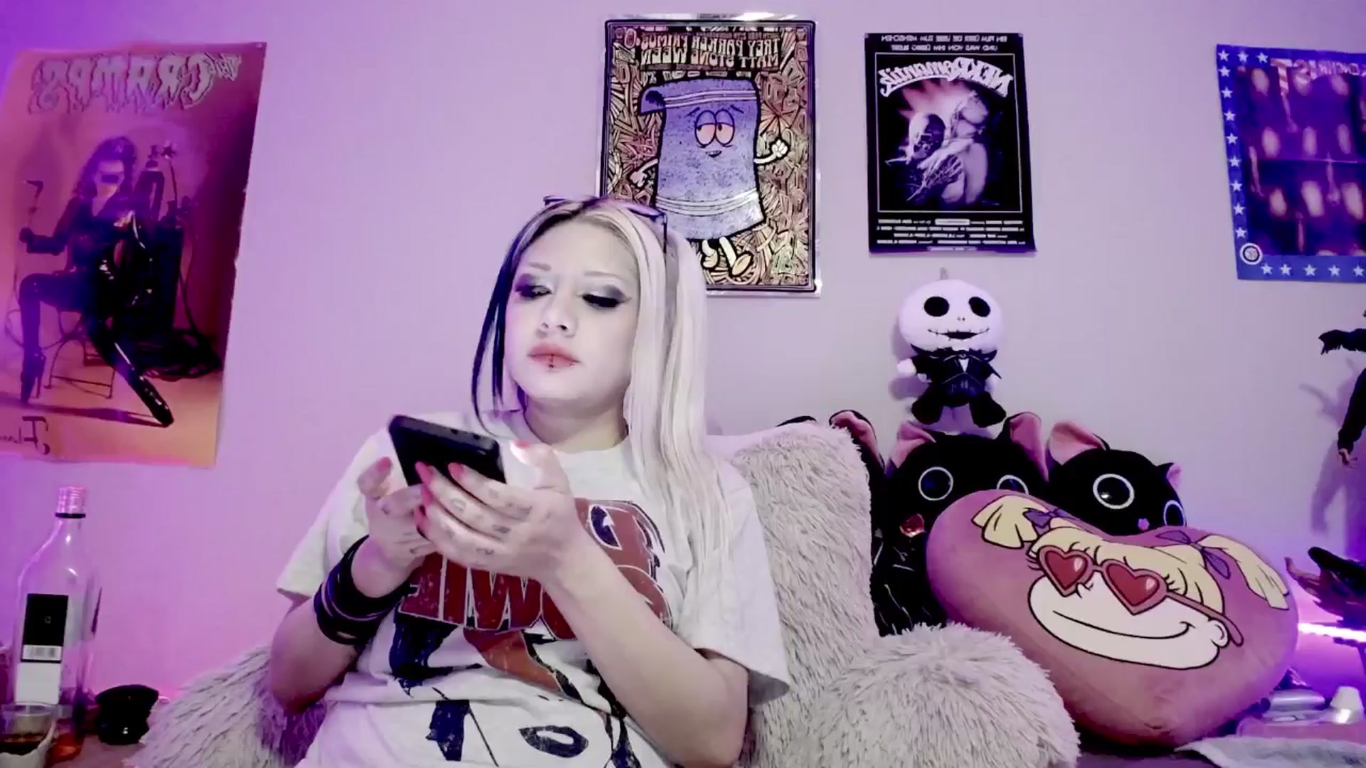 Gallery image thumbnail from DeVille's myfreecams stream on, 06/08/2024, 21:17 image 18 of 20